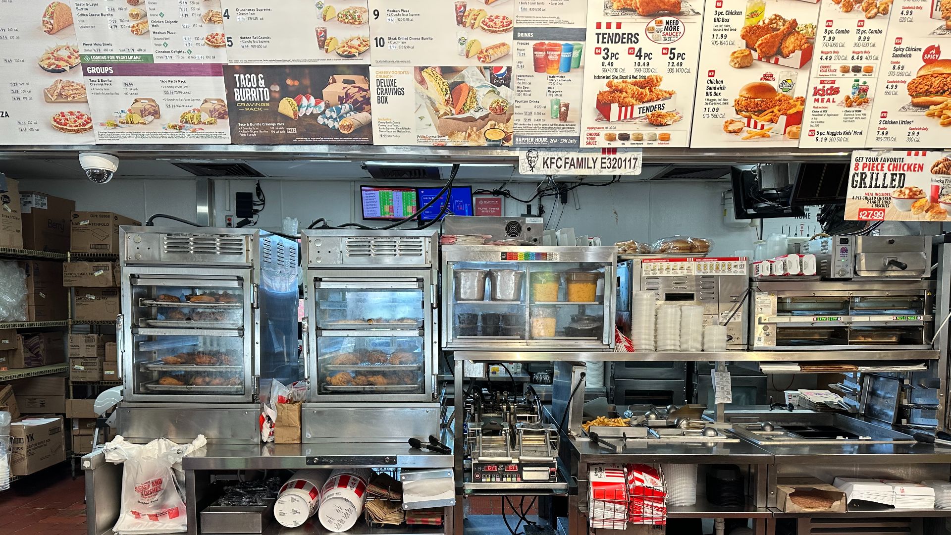 File:KFC Taco Bell Combo Miami FL, September 2023 - 2.jpg