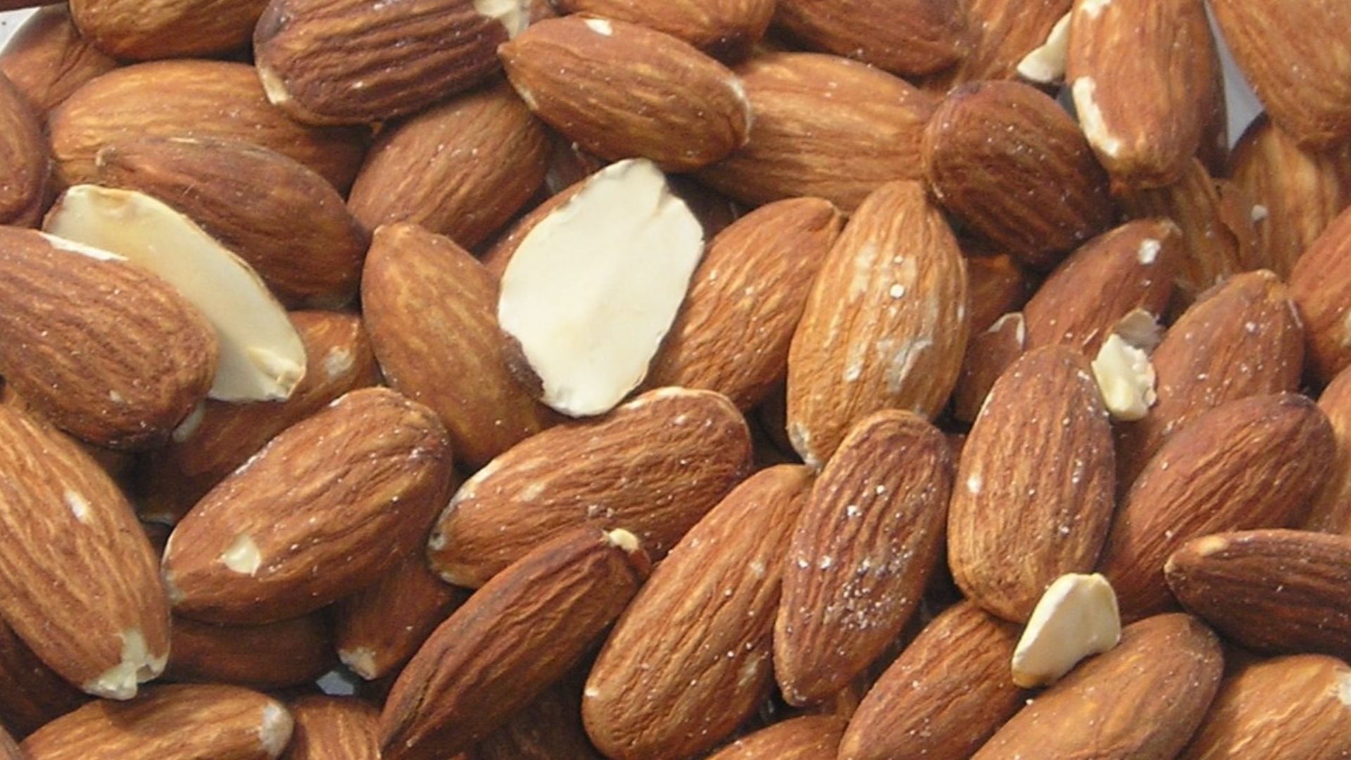 File:Almonds.png