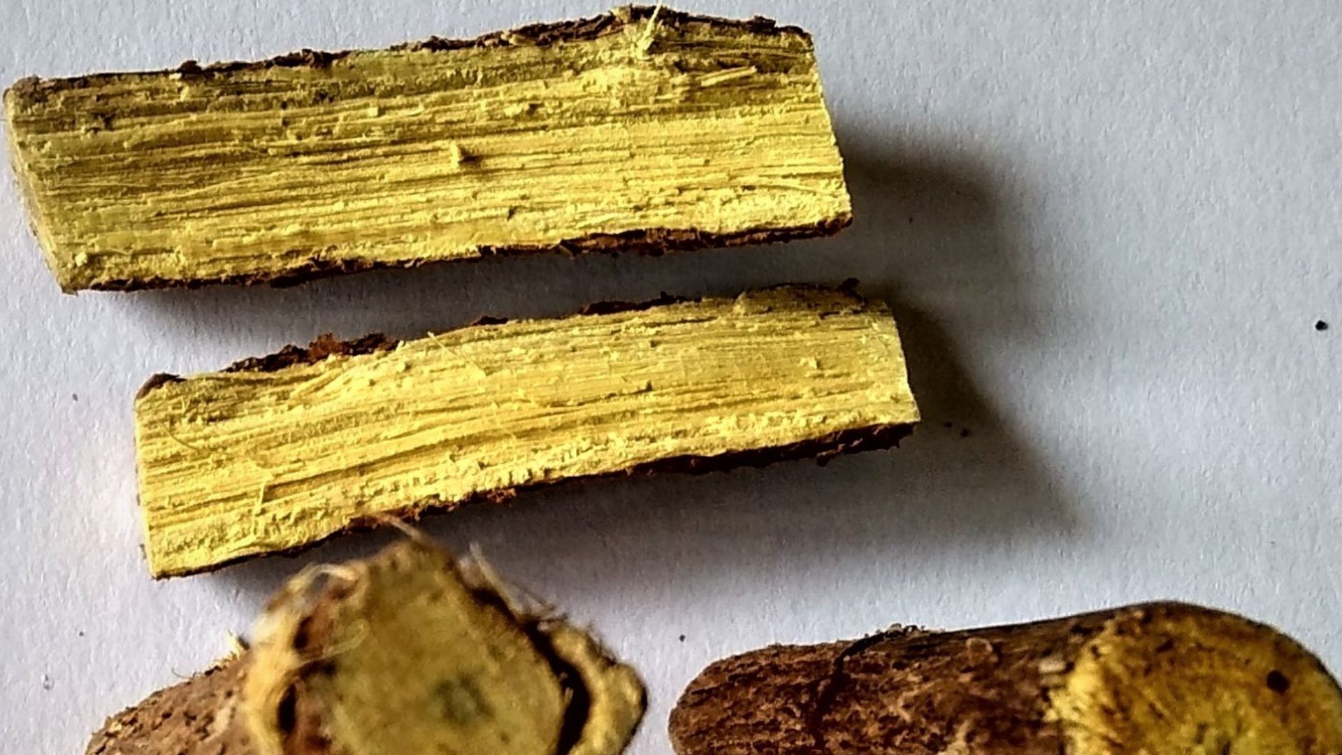 File:Sections of liquorice root.jpg