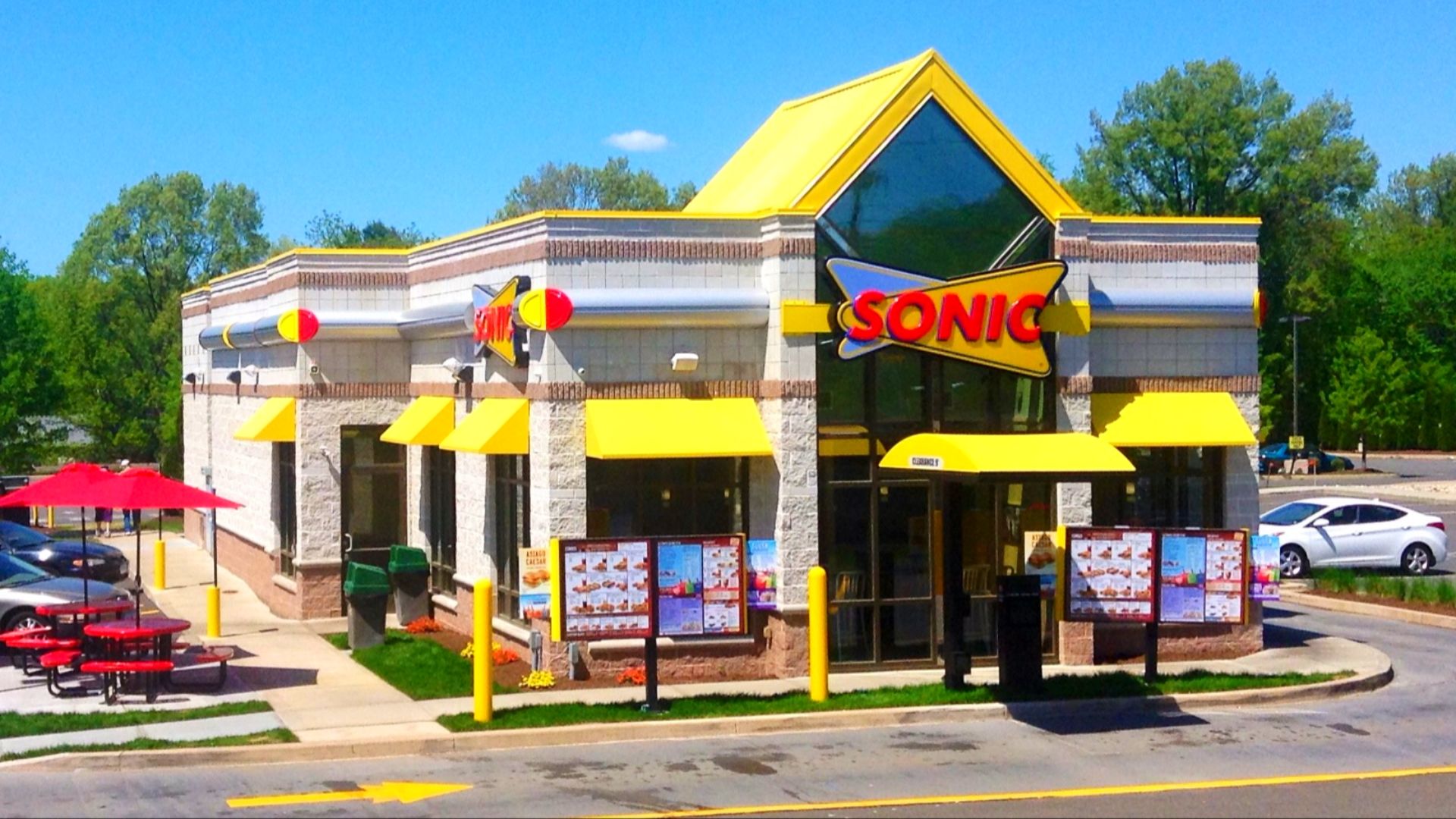File:Sonic Drive In Restaurant, (14231135472).jpg