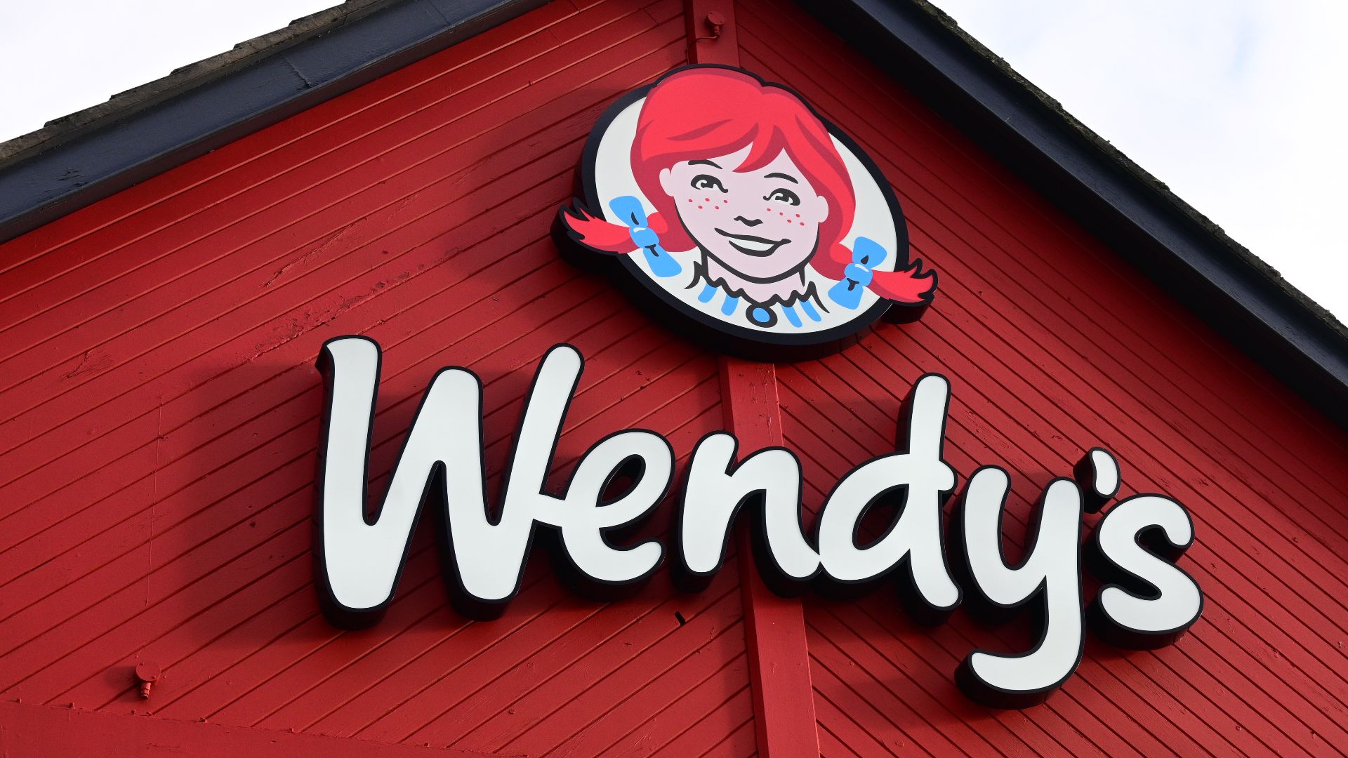 File:Wendy's on Kingswood, Kingston upon Hull Jan24 Main Sign.jpg