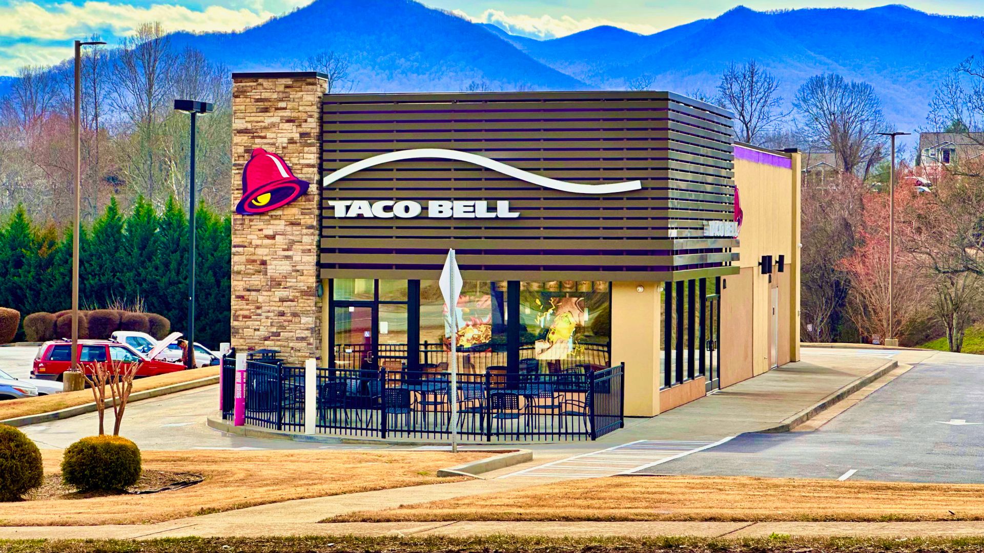 File:A modern Taco Bell restaurant in Hiawassee, Georgia.jpg