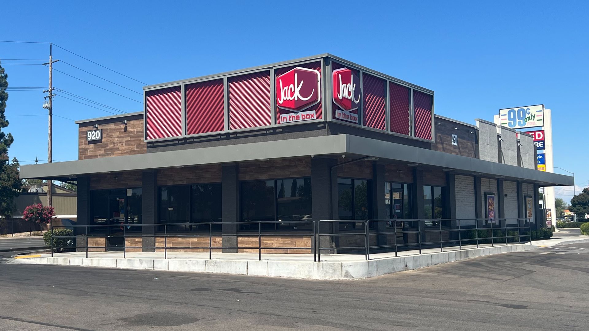 File:Jack in the Box Stockton, California.jpg