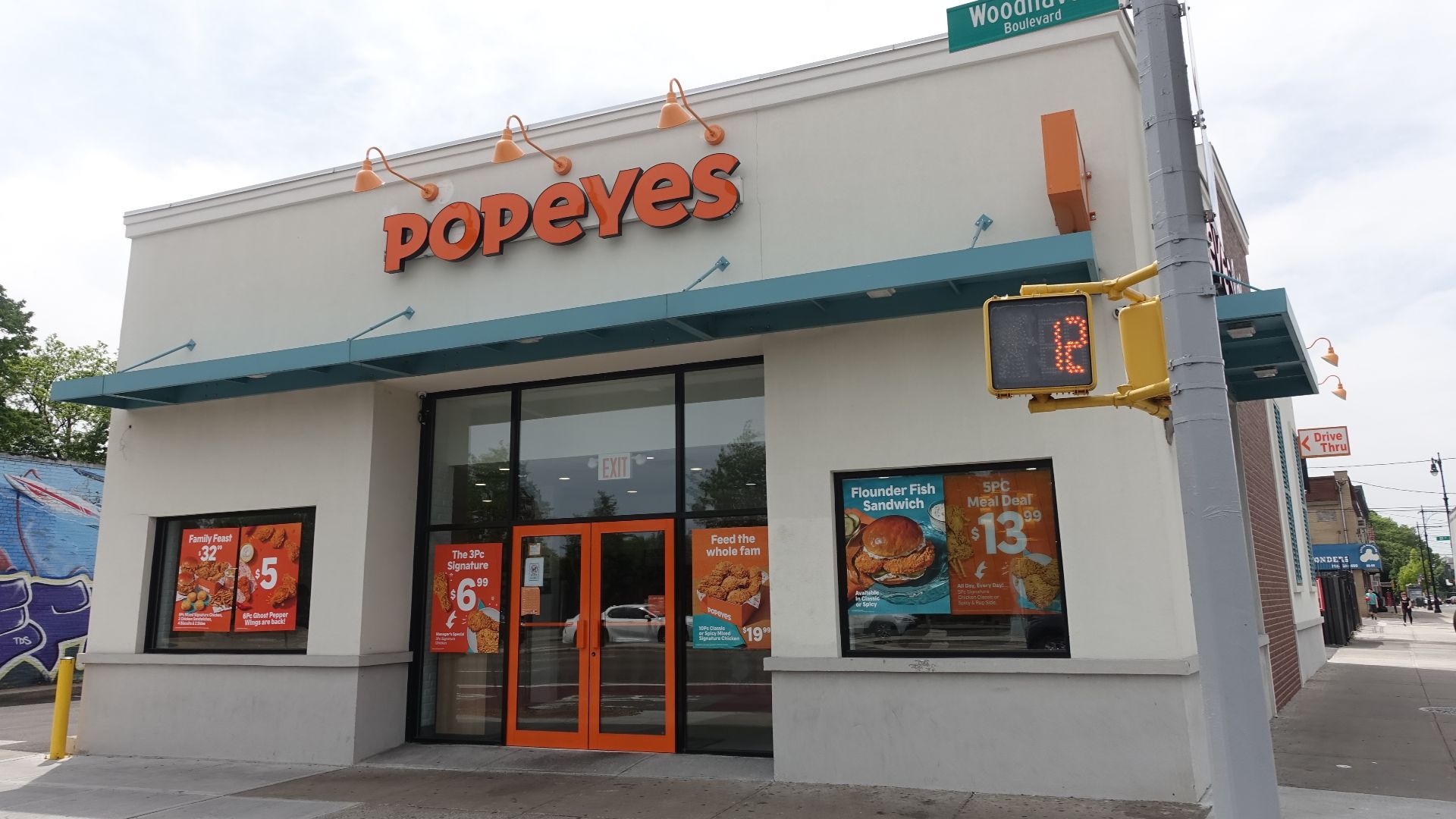 File:Woodhaven Bl Myrtle Av td (2023-05-16) 22 - Popeyes (8324 Woodhaven Boulevard).jpg