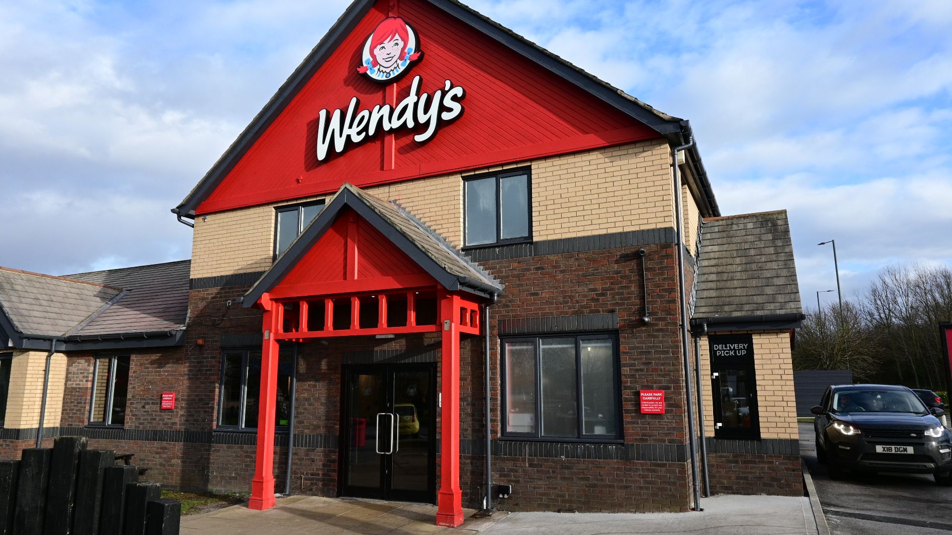 File:Wendy's on Kingswood, Kingston upon Hull Jan24 Main Entrance.jpg