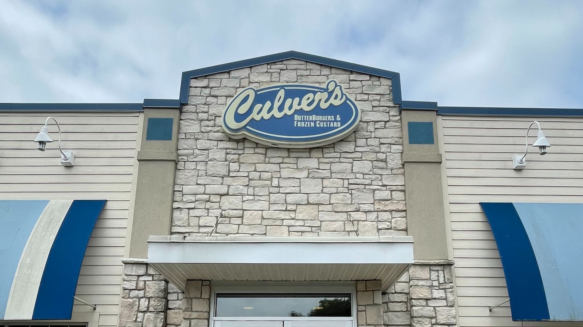 File:Culver's in Marion, Indiana - June 2022 - Sarah Stierch 01.jpg