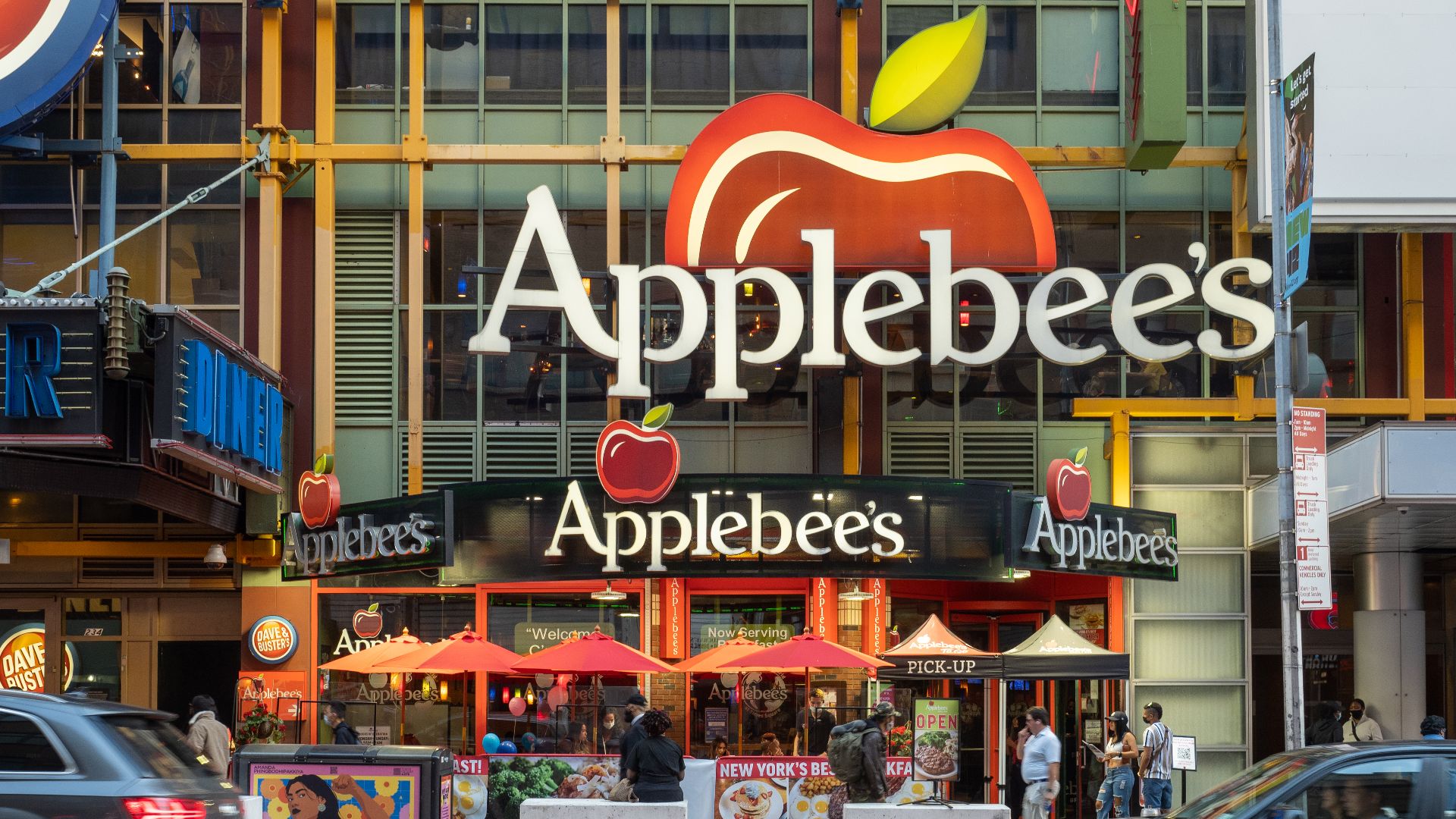File:Applebee's Time Square (51494548263).jpg