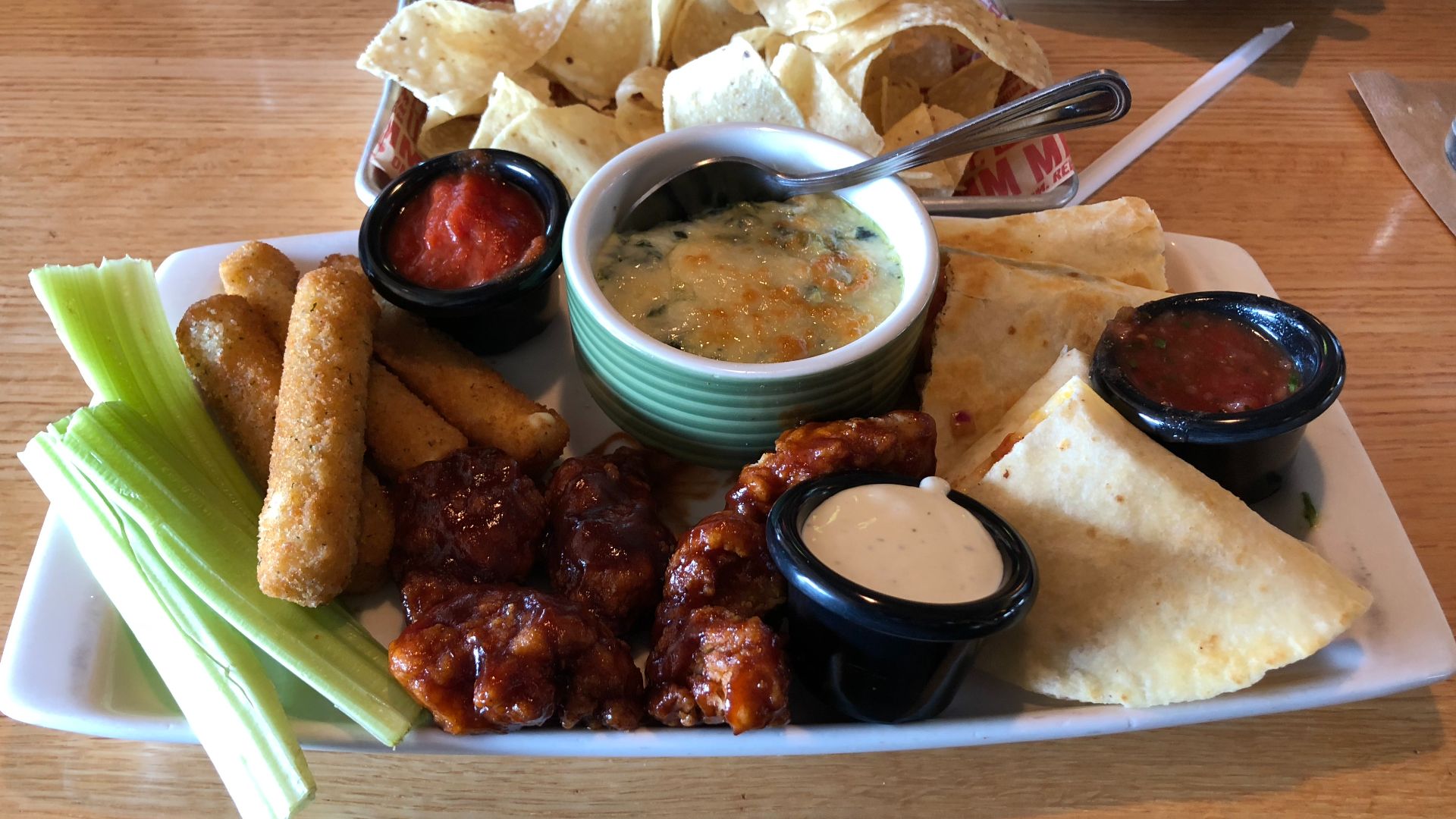 File:2018-03-25 11 35 28 Classic appetizer combo (Chips with spinach-artichoke dip, mozzarella sticks, honey-bbq buffalo wings and chicken quesadilla) at the Applebee's in Fair Lakes, Fairfax County, Virginia.jpg