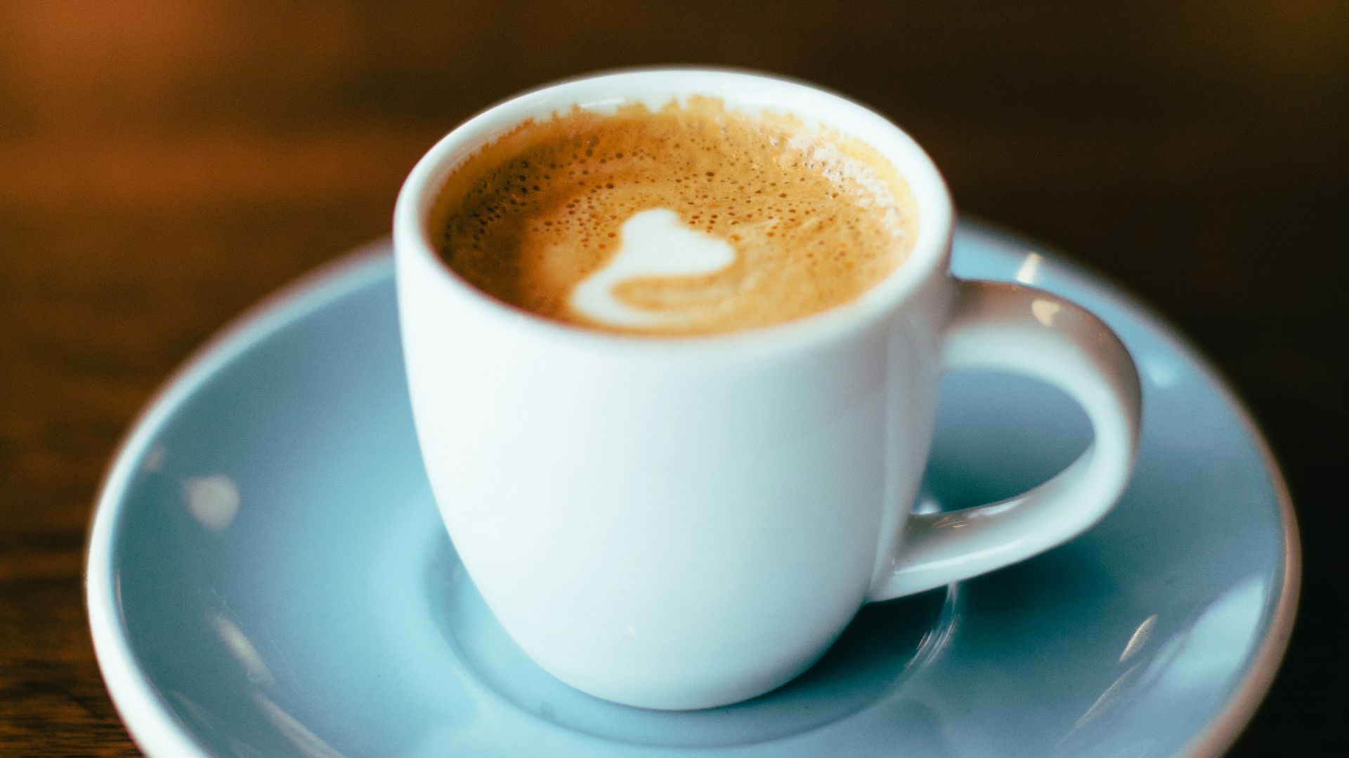 selective focus photography of latte in teacup