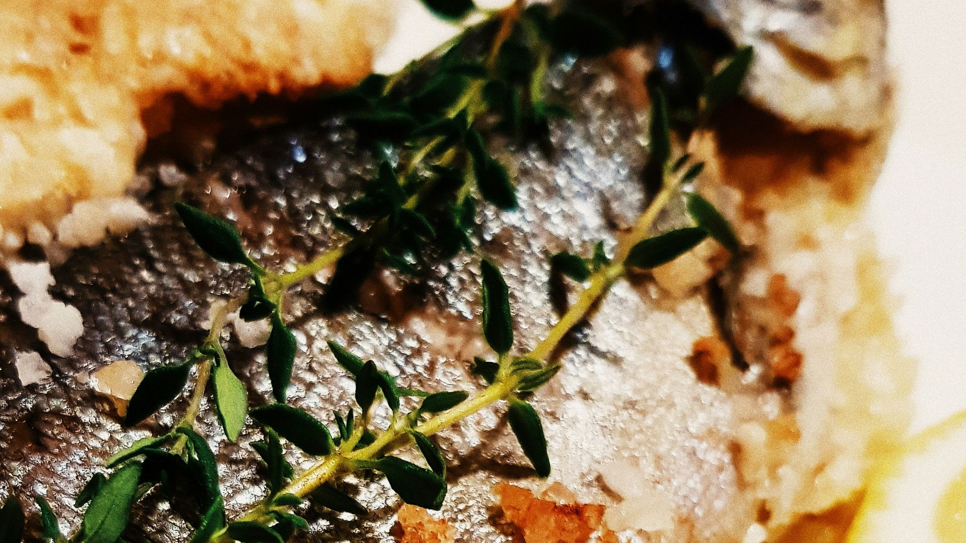 fish dish with sliced lemon