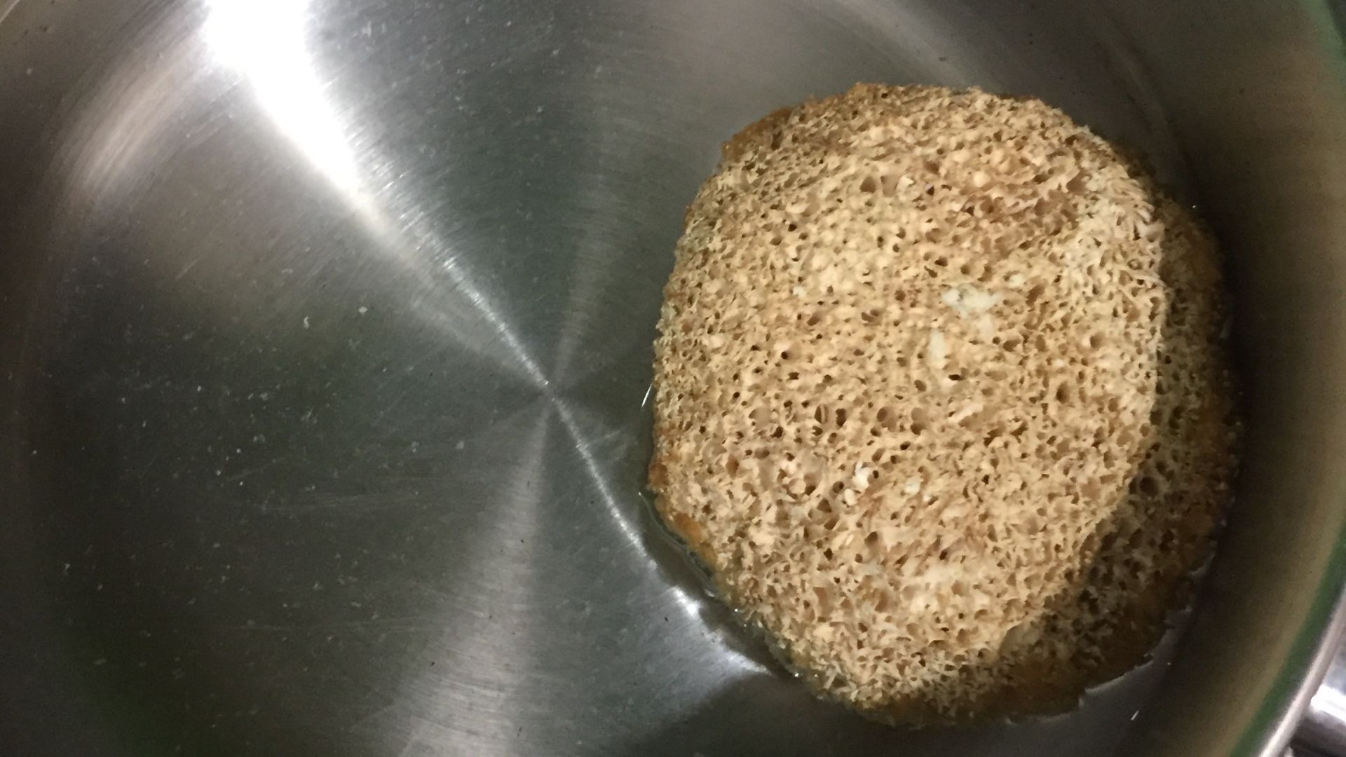 File:Brewing lion’s mane mushroom tea.jpg