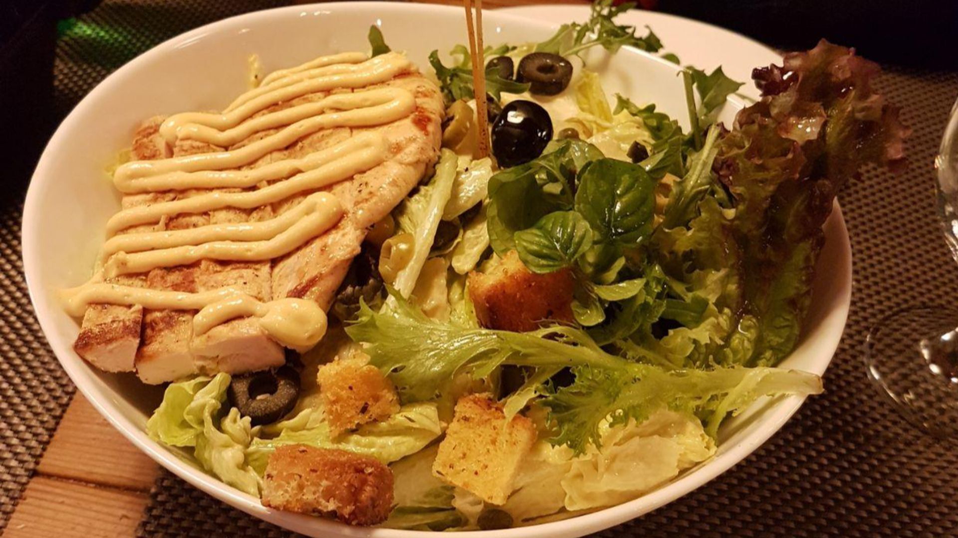 File:Caesar-salad.jpg