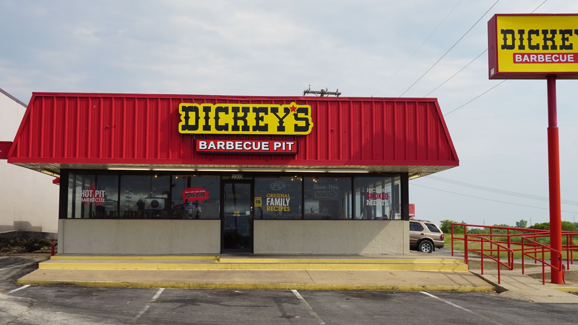 File:Commerce August 2015 27 (Dickey's Barbecue Pit).jpg