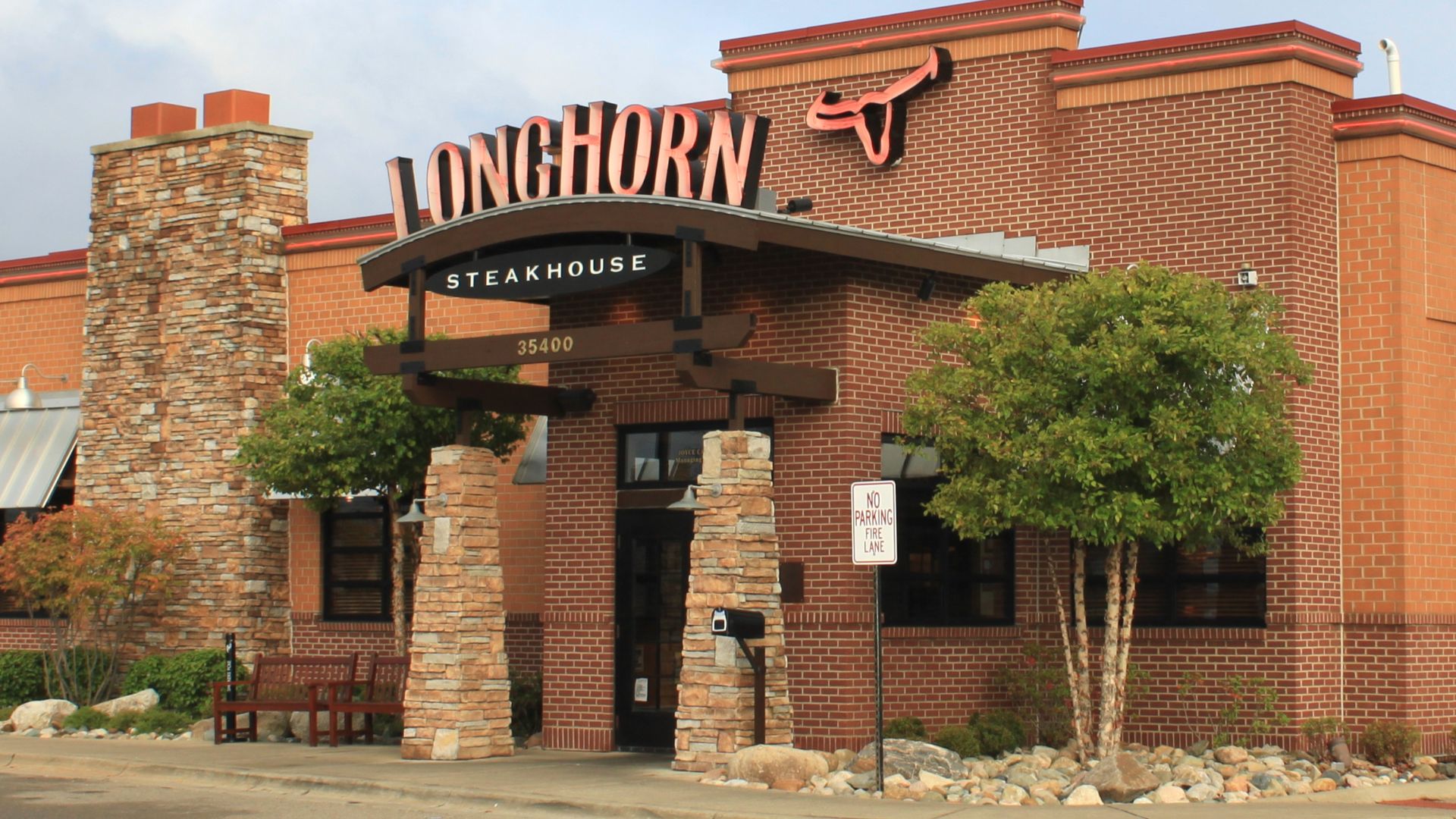File:LongHorn Steakhouse Westland Michigan.jpg