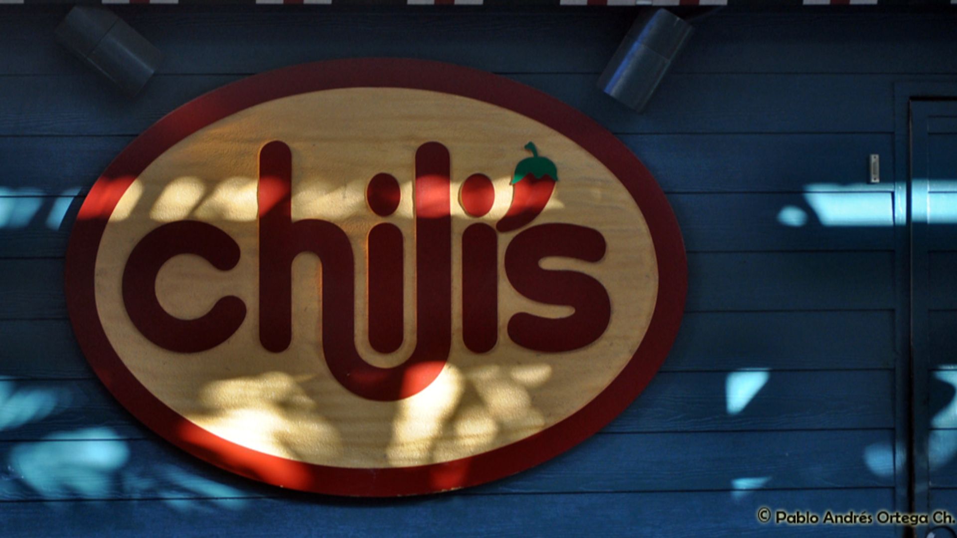 File:Chili's - Miami Bayside (4280283594).jpg