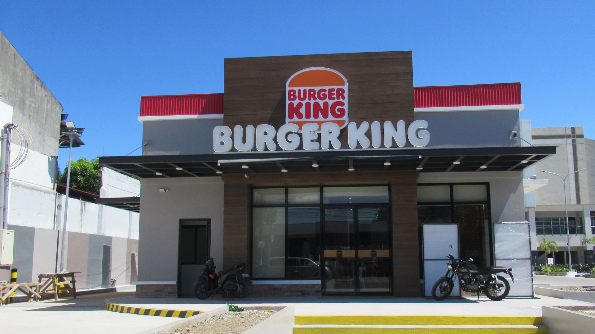 File:Burger King restaurants in Bulacan Baliwag 01.jpg