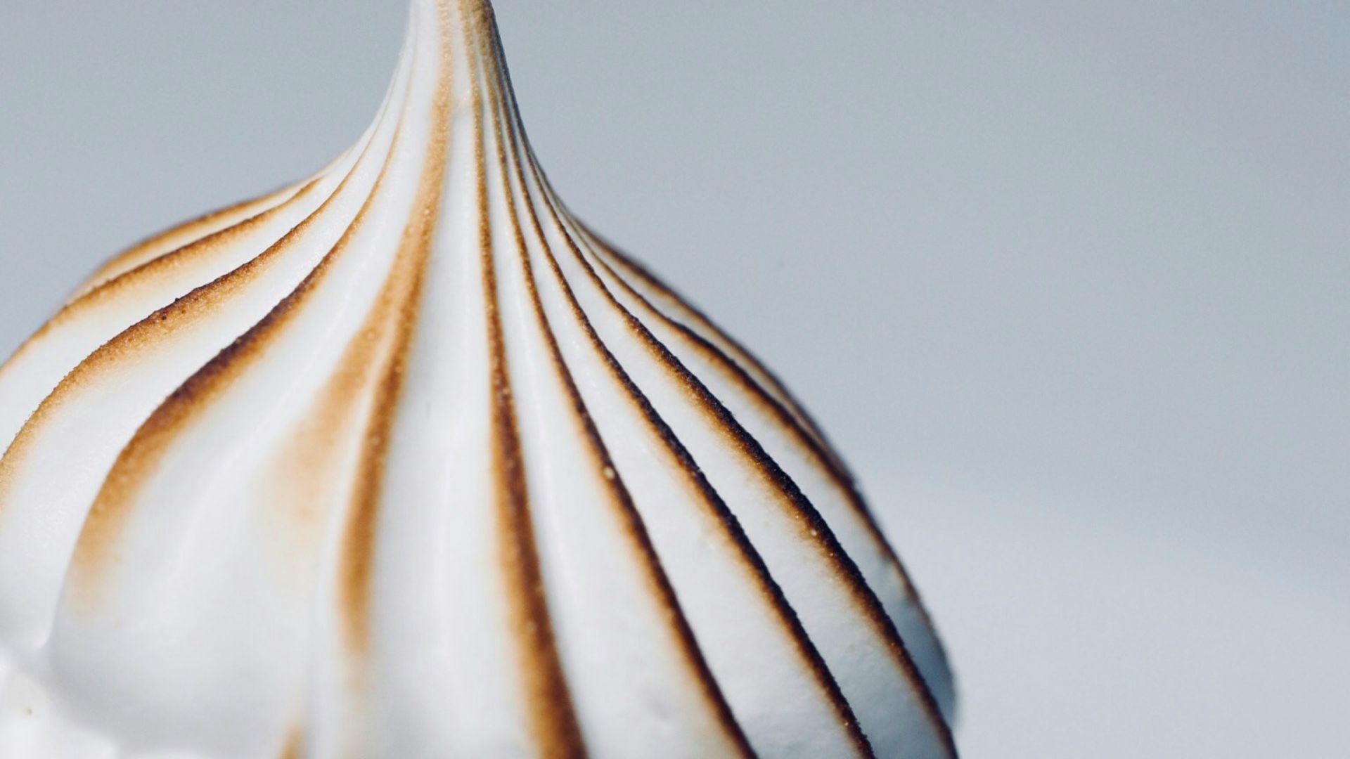 selective focus photograph of sundae