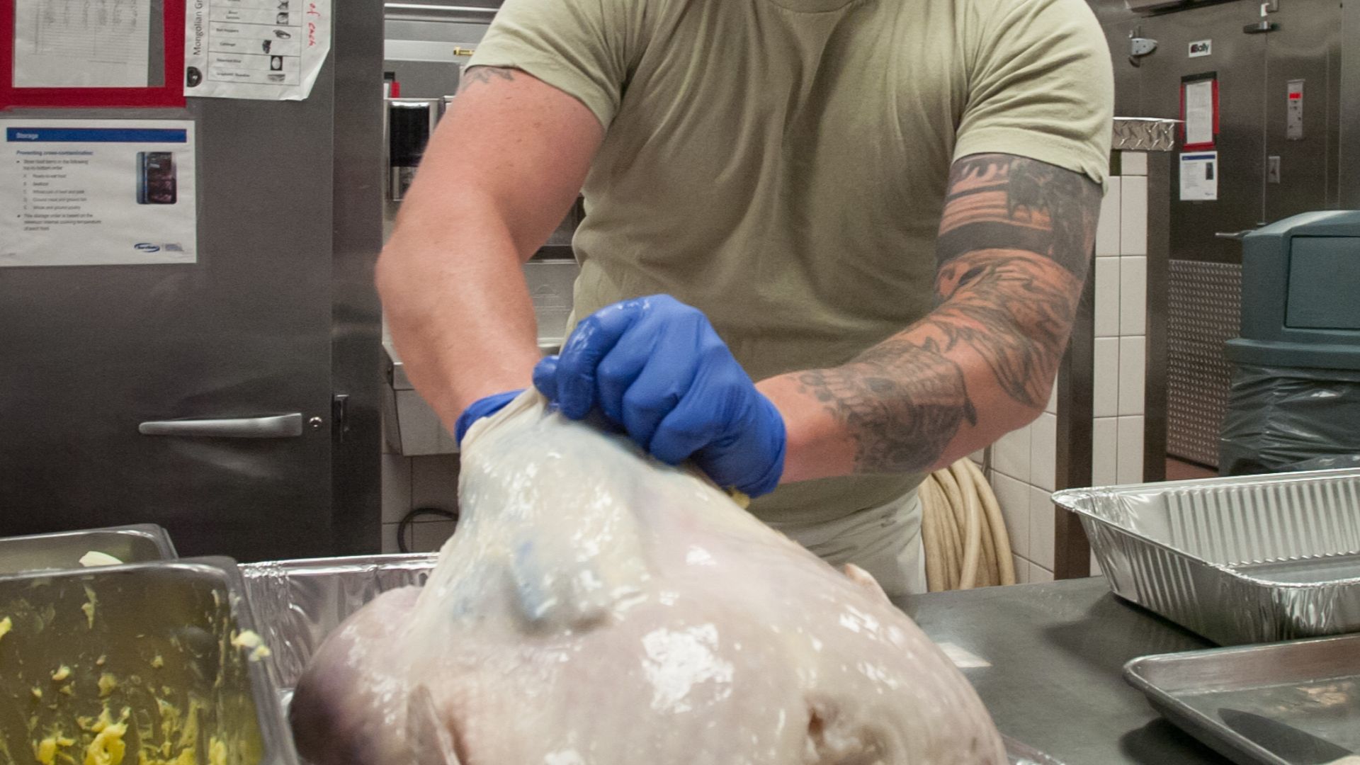 File:7th Special Forces Group (Airborne) Soldiers prepare Thanksgiving meal 141123-A-KJ310-008.jpg