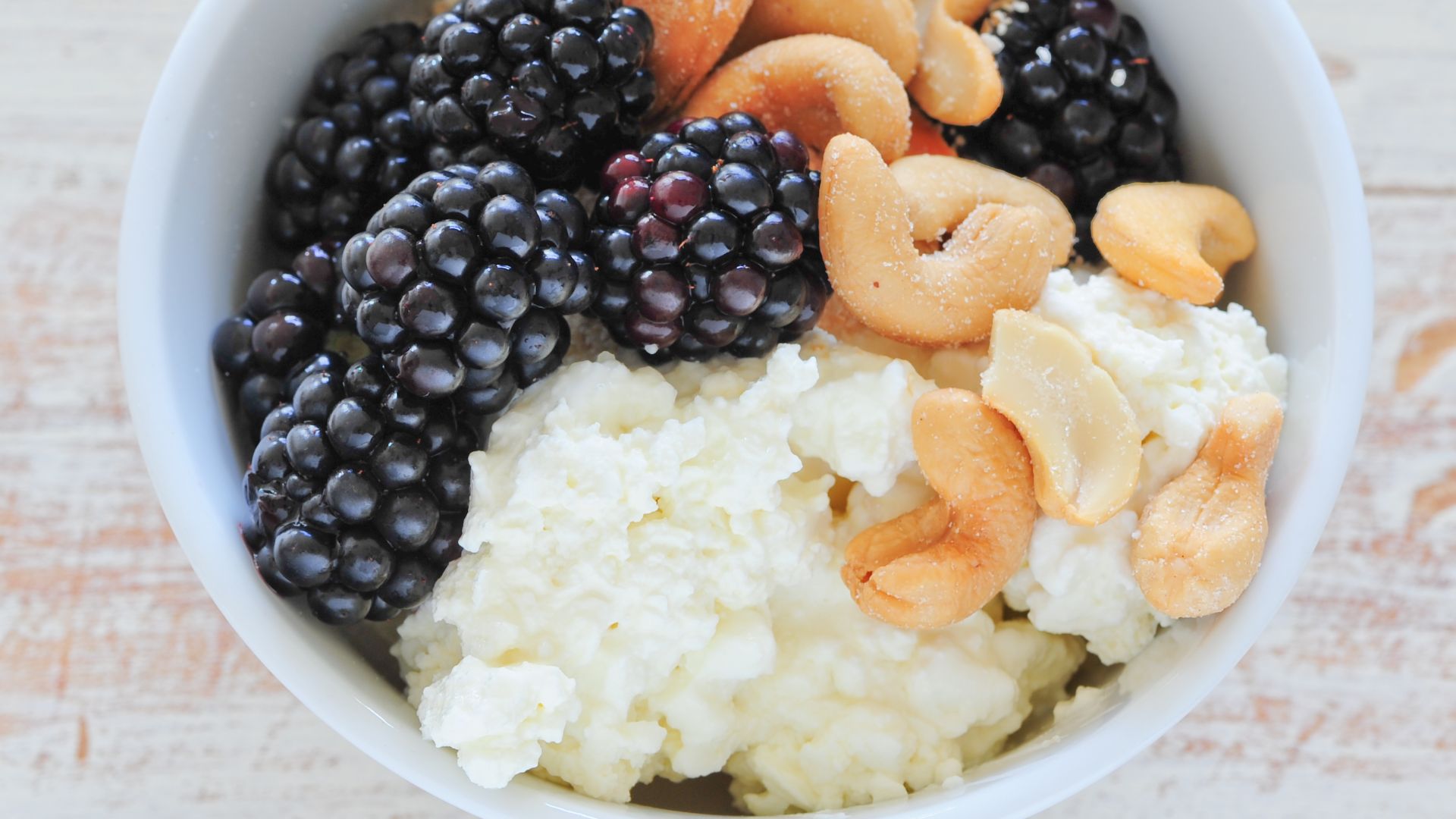 File:10. cottage cheese with blackberries & cashews (6902905454).jpg