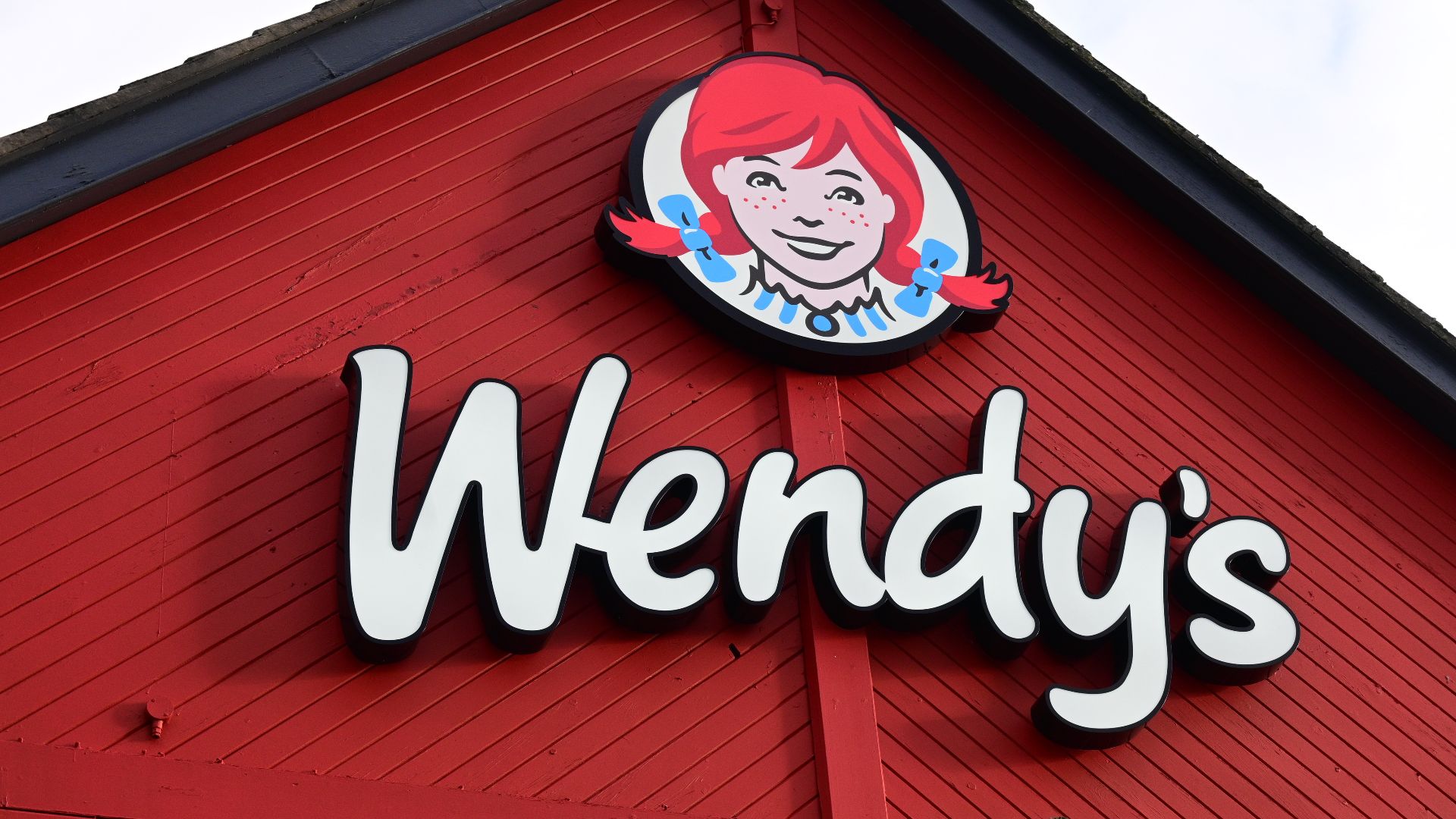 File:Wendy's on Kingswood, Kingston upon Hull Jan24 Main Sign.jpg