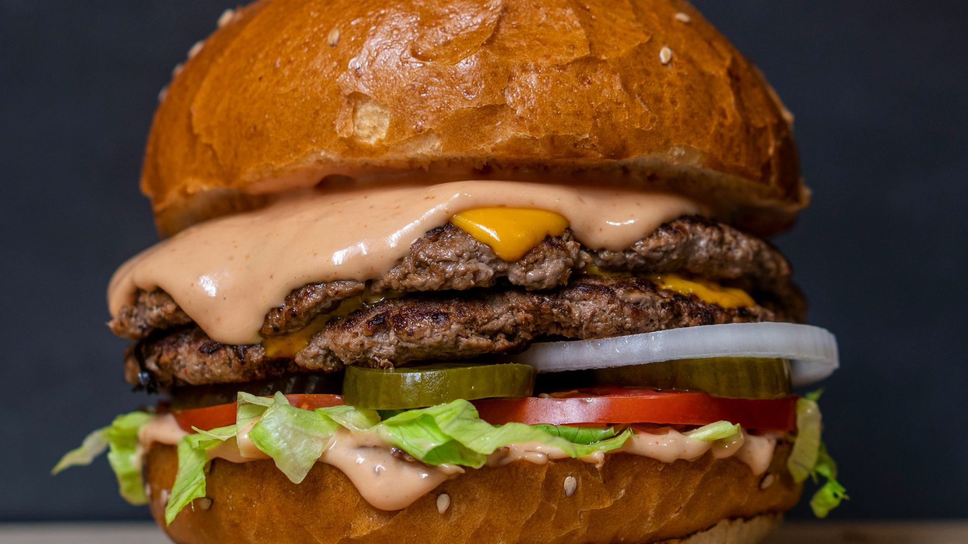 burger with lettuce and tomatoes