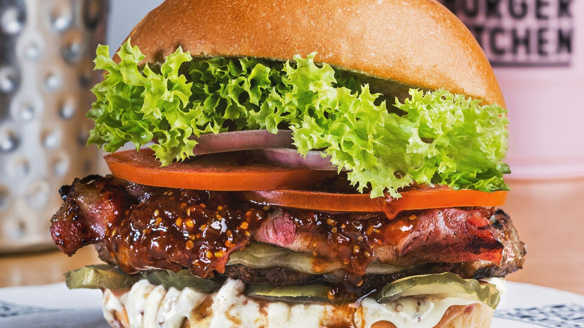 burger with lettuce and tomato