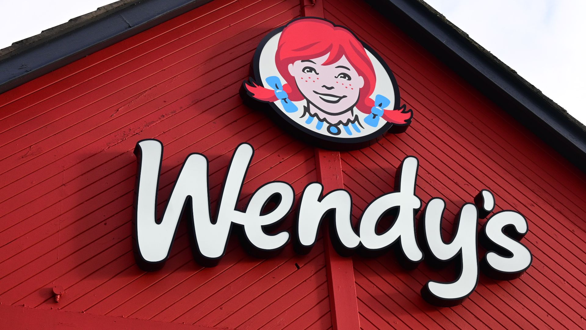 File:Wendy's on Kingswood, Kingston upon Hull Jan24 Main Sign.jpg