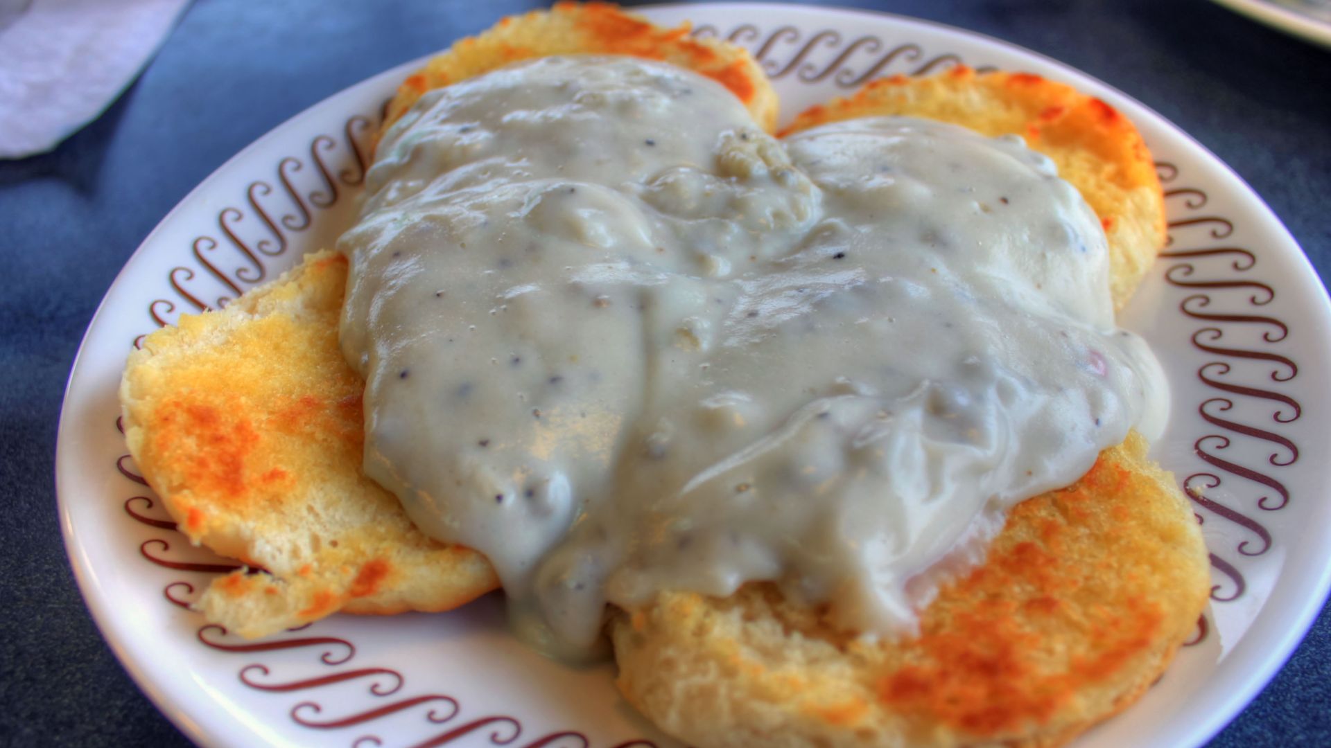 File:Gfp-biscuits-and-gravy.jpg