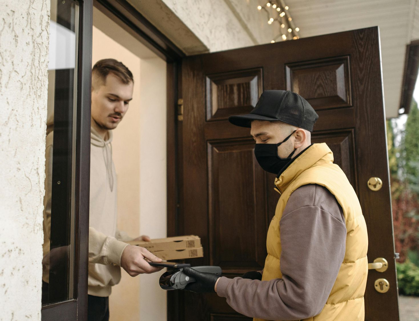 Why You Should Tip Food Delivery App Drivers - TheSpicyChefs