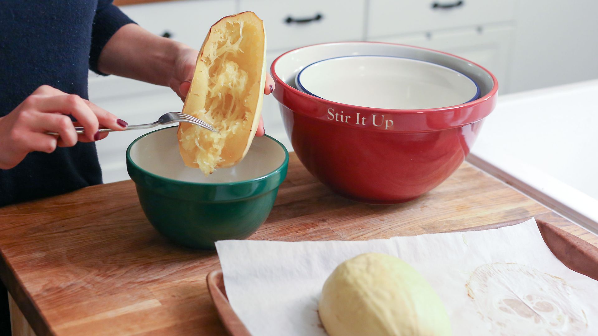 File:Shredding squash into spaghetti in a green mixing bowl on a wood table (15650909354).jpg