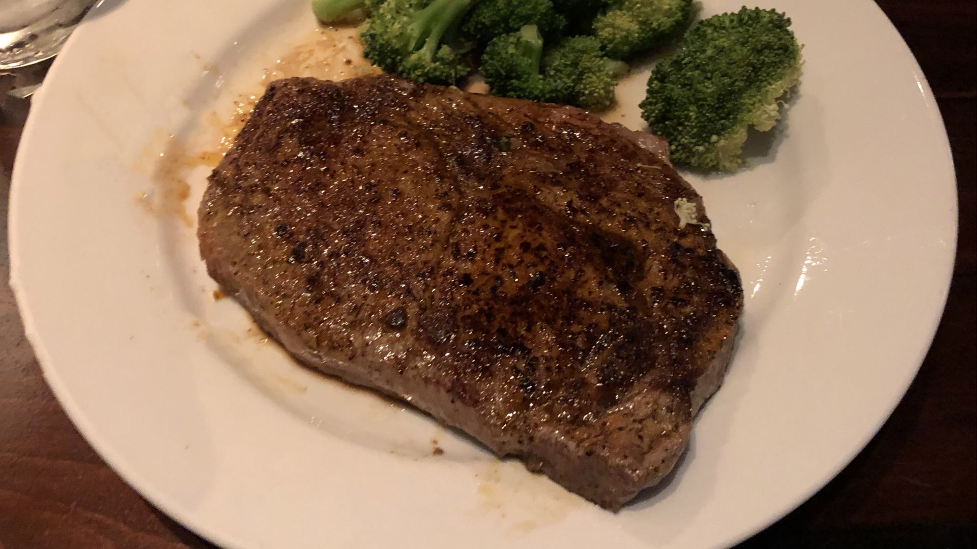 File:Longhorn Steakhouse Ribeye steak.jpg