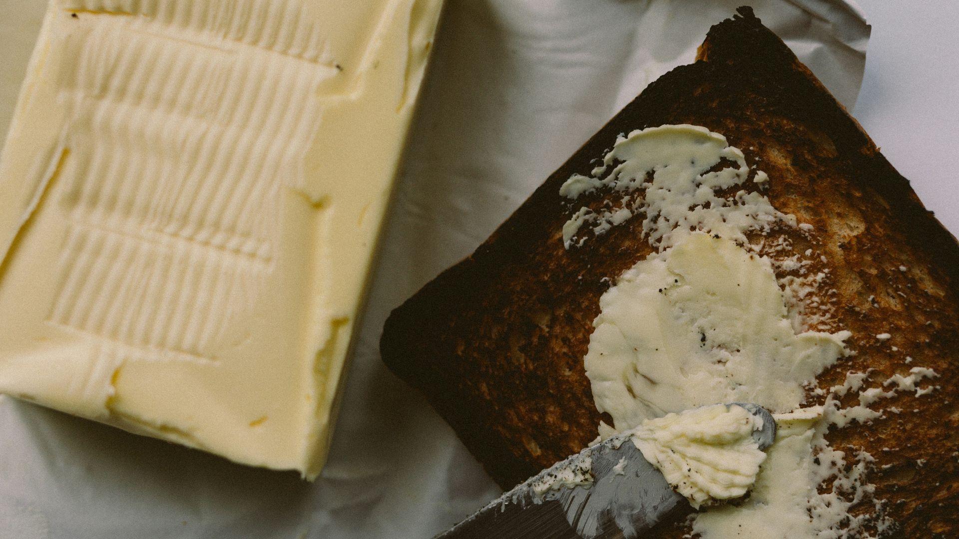 a slice of cake and a knife