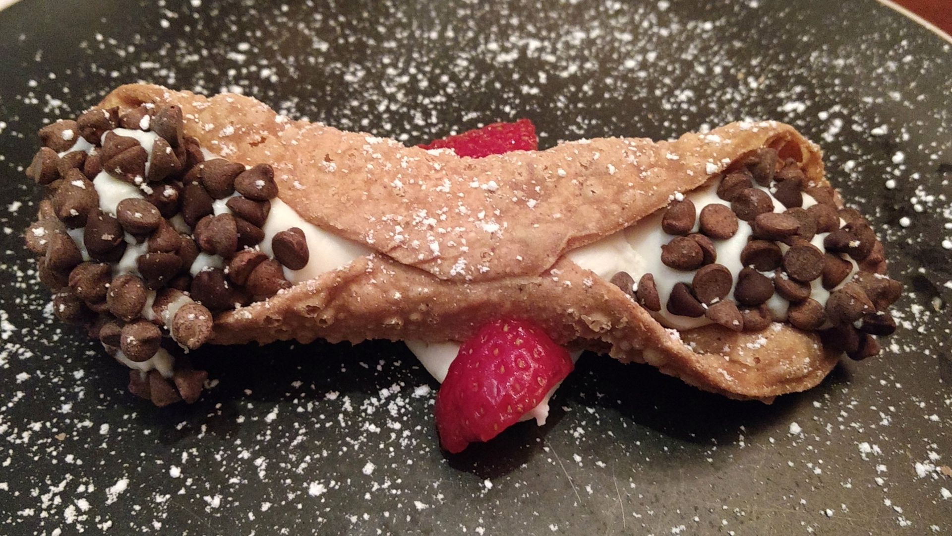 File:Cannoli (43785957552).jpg
