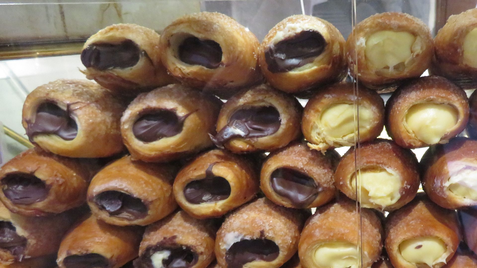 File:Cannoli on sale in Genoa.JPG