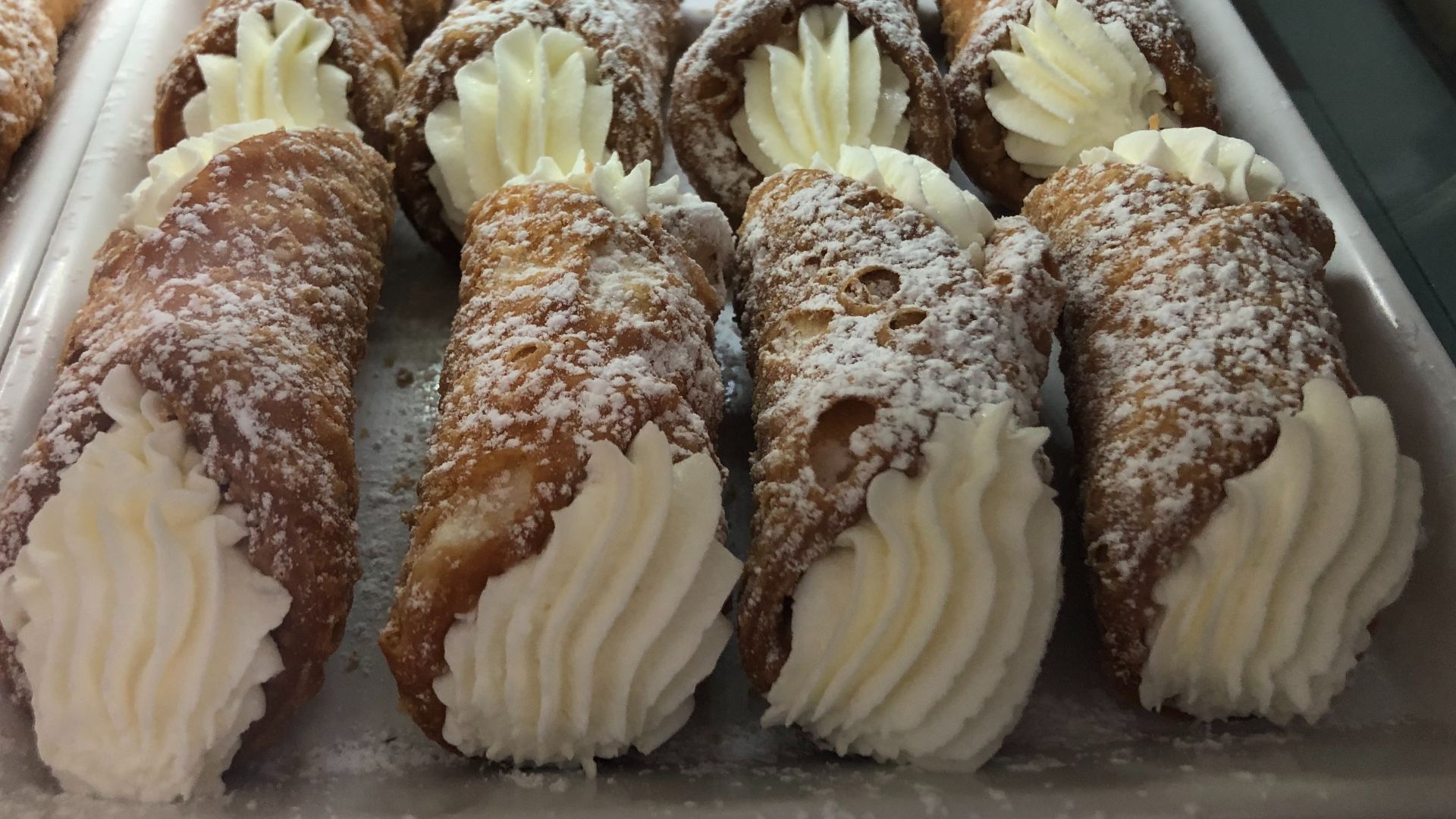 File:Cannoli tipo mignon con ripieno 03.jpg