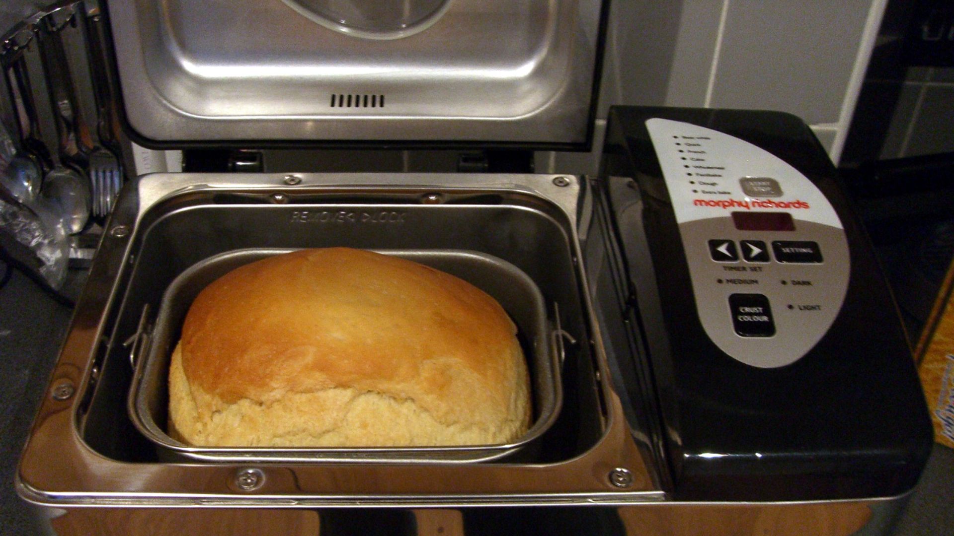 File:Making bread in bread machine.jpg