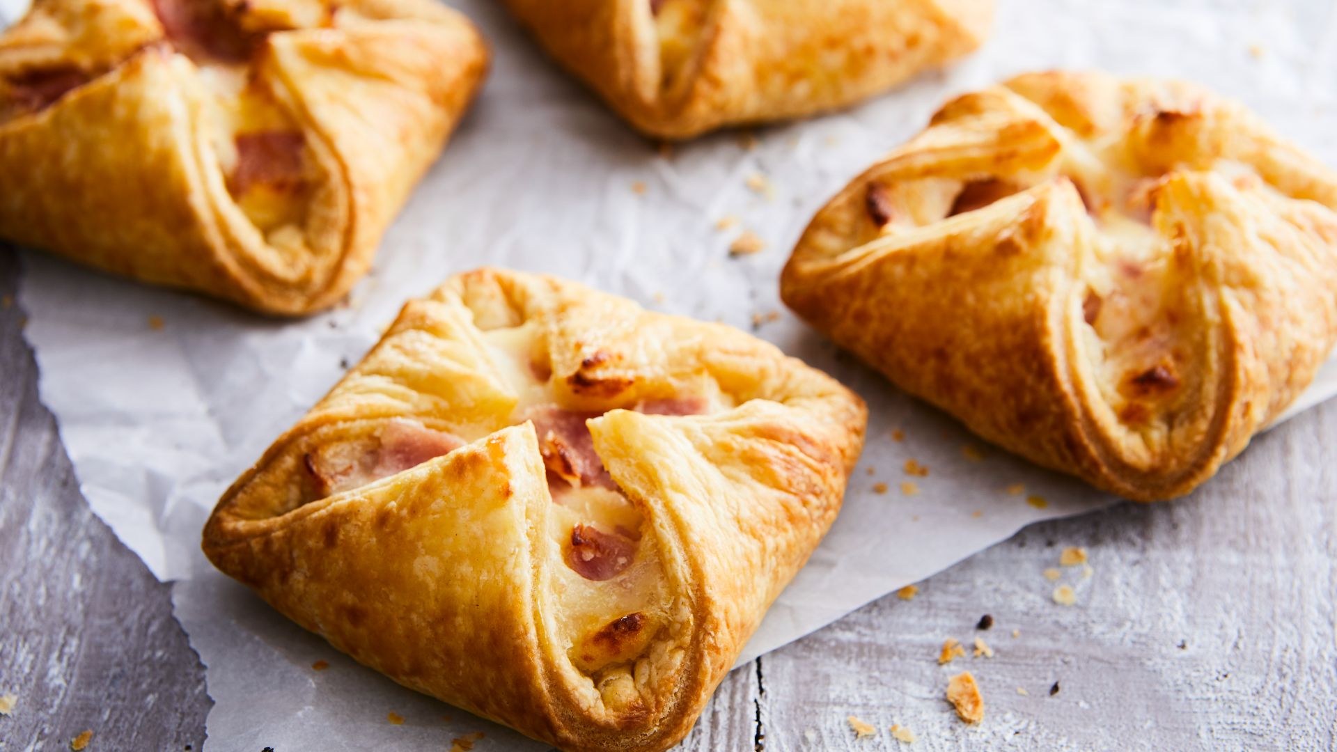 File:Puff Pastry Crown, Jambons® Image.jpg