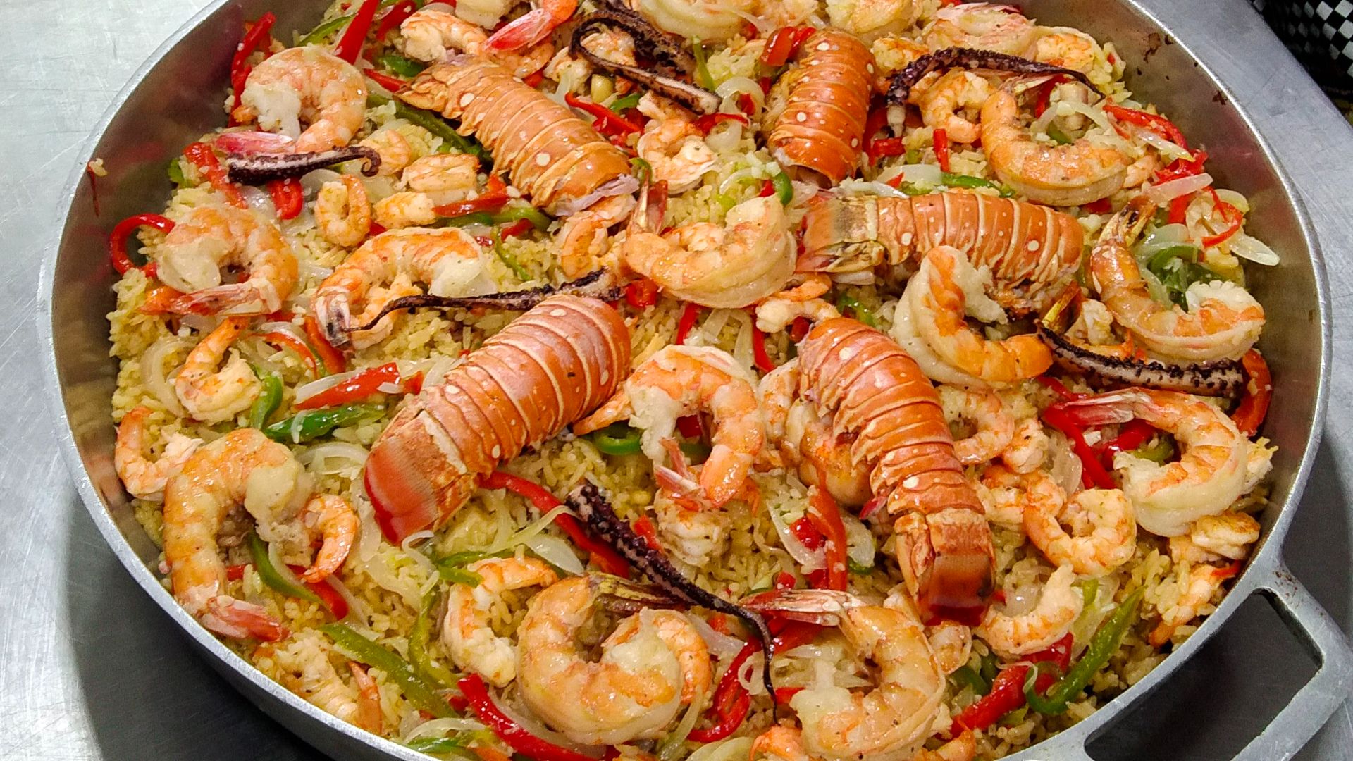 File:Paella Marinera 1.jpg