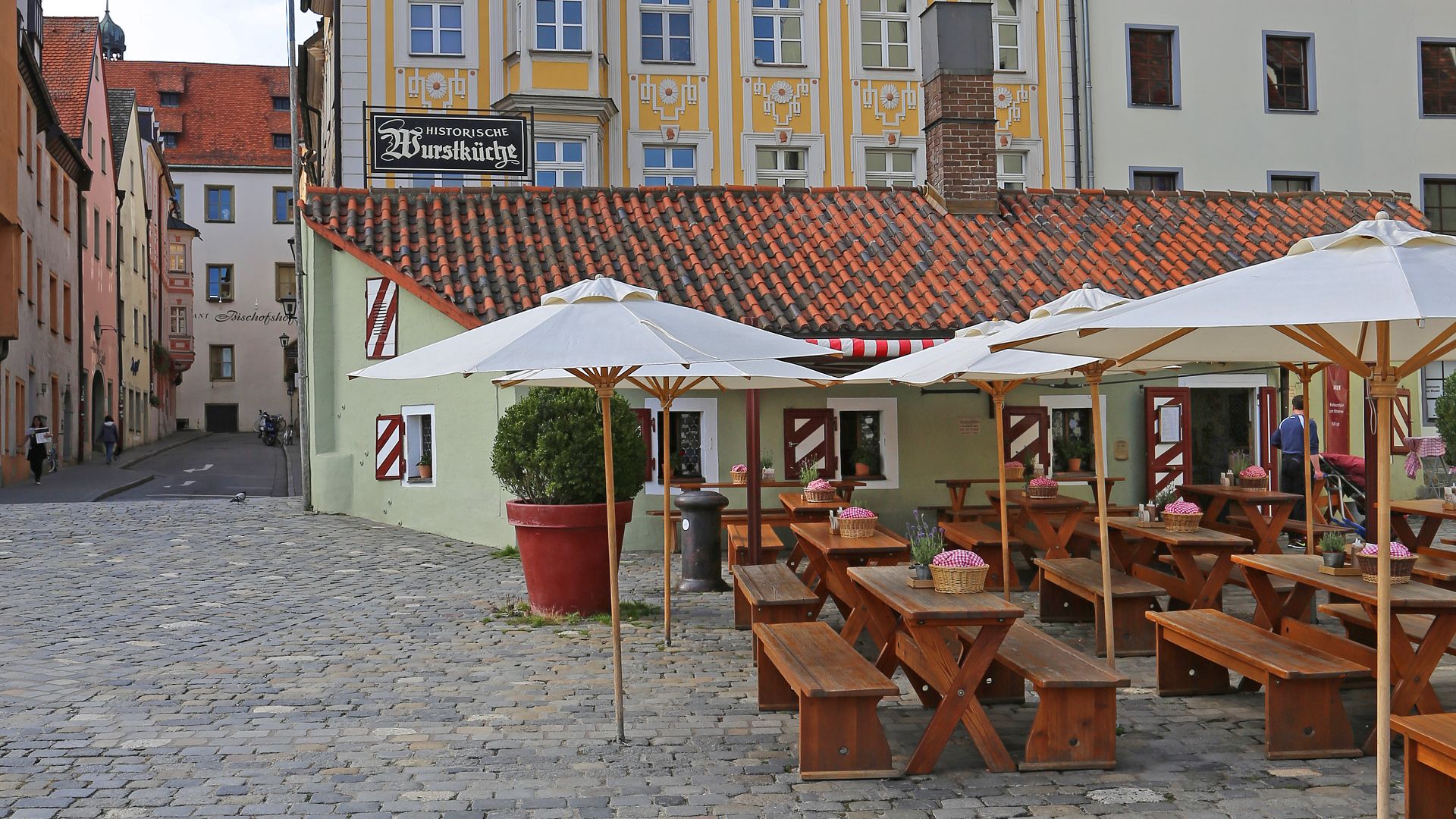 File:00 2262 Regensburg - Wurstkuchl.jpg
