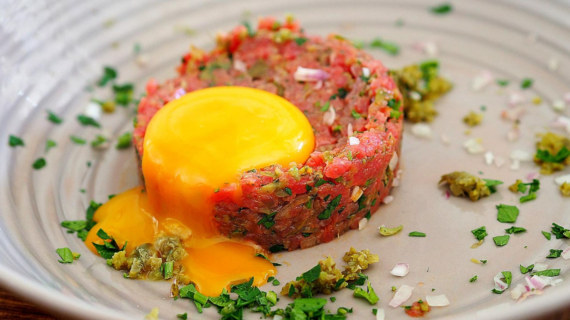 File:Classic steak tartare.jpg