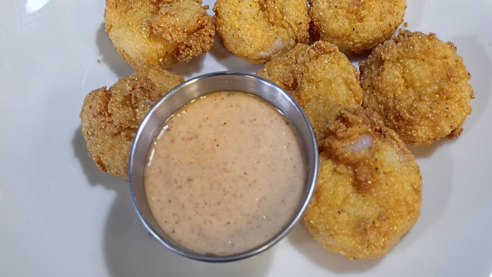 File:Bayou La Batre cornmeal fried shrimp with chile de árbol white Alabama barbecue sauce.jpg