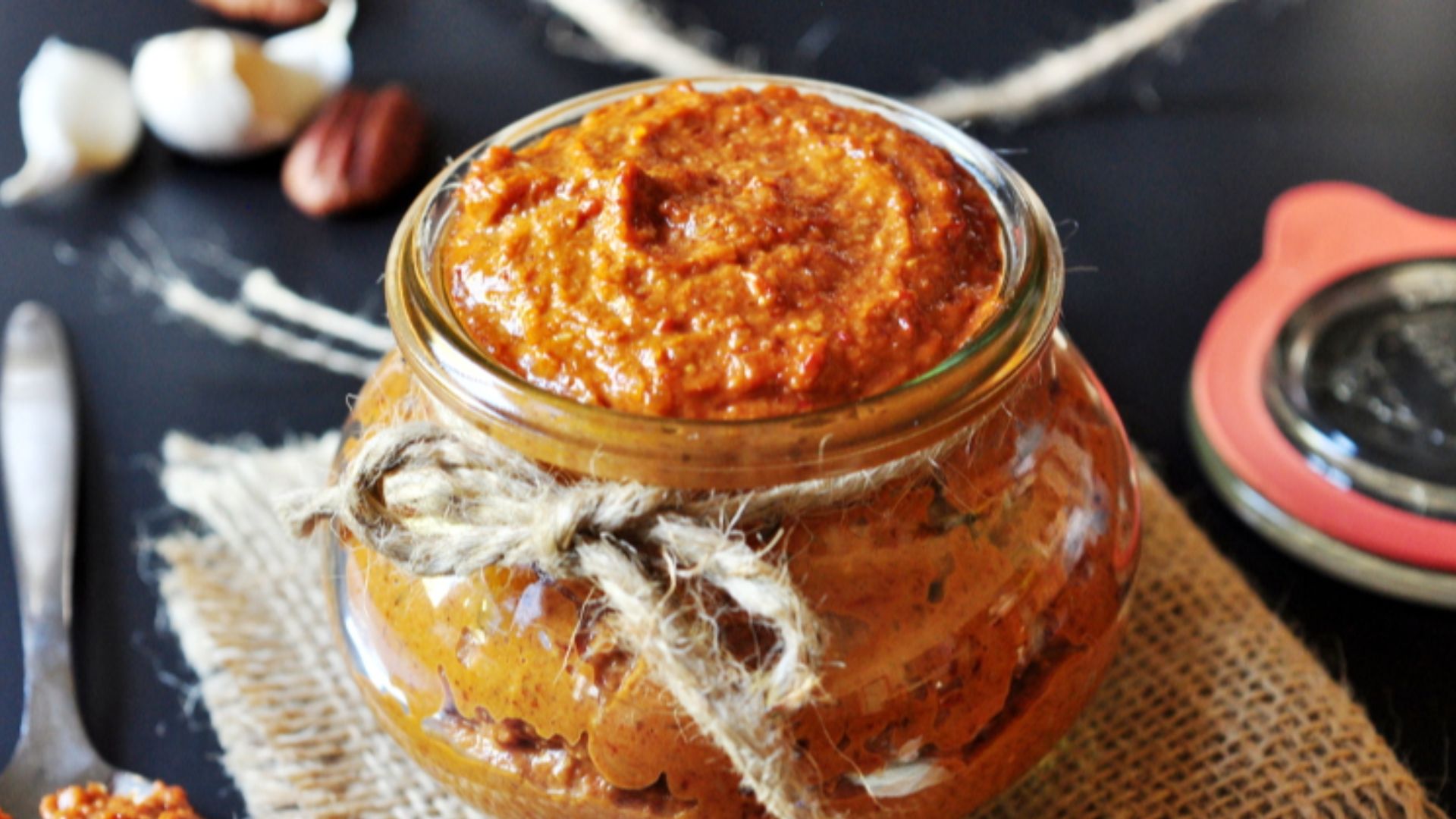 File:Chipotle Pecan Pesto (28320296064).jpg