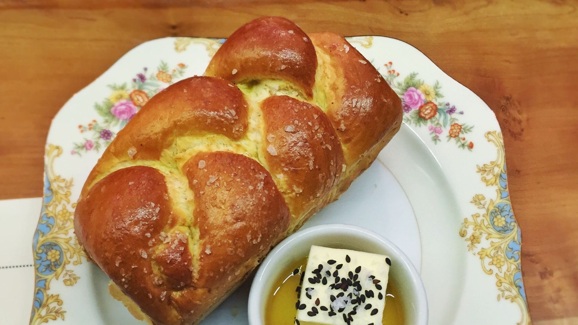 File:Challah bread, butter, honey (15887183428).jpg
