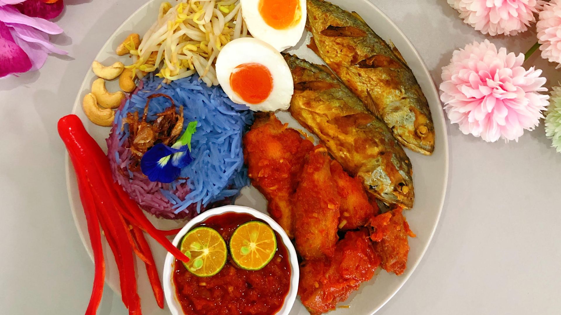 File:Nasi kerabu dan ulam-ulaman.jpg