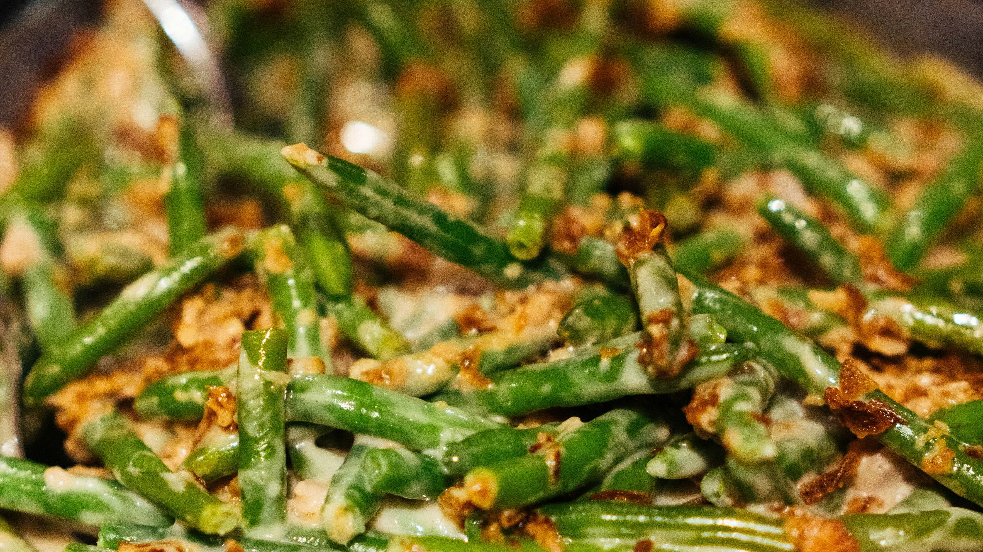 Creamy green bean casserole with crispy topping