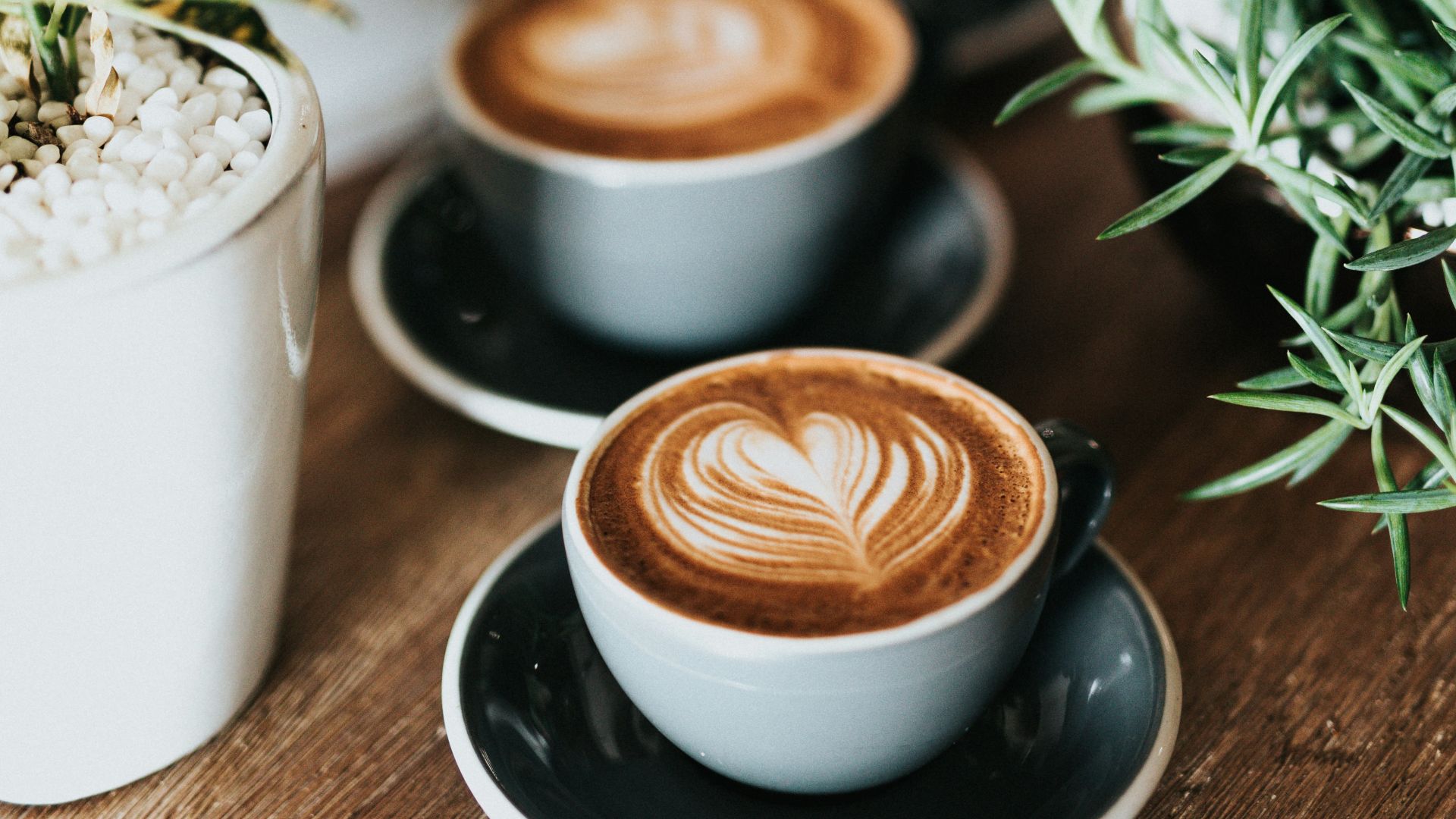 shallow focus photography of coffee late in mug on table