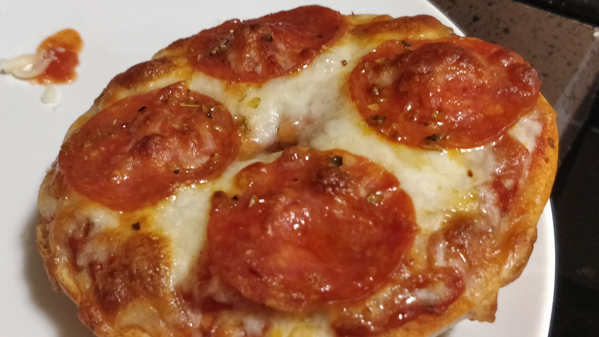 File:Pepperoni pizza bagel.jpg