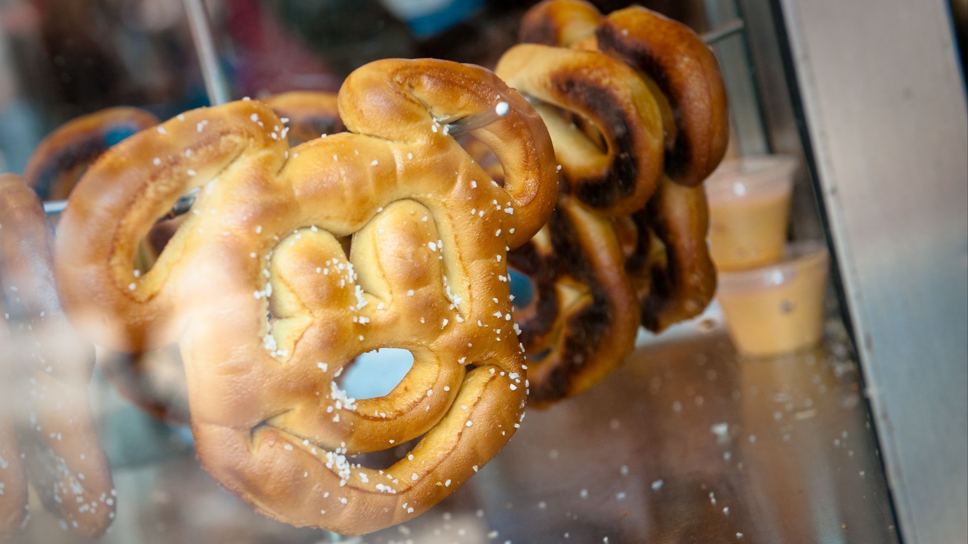 File:Mickey Pretzel - Disneyland.jpg