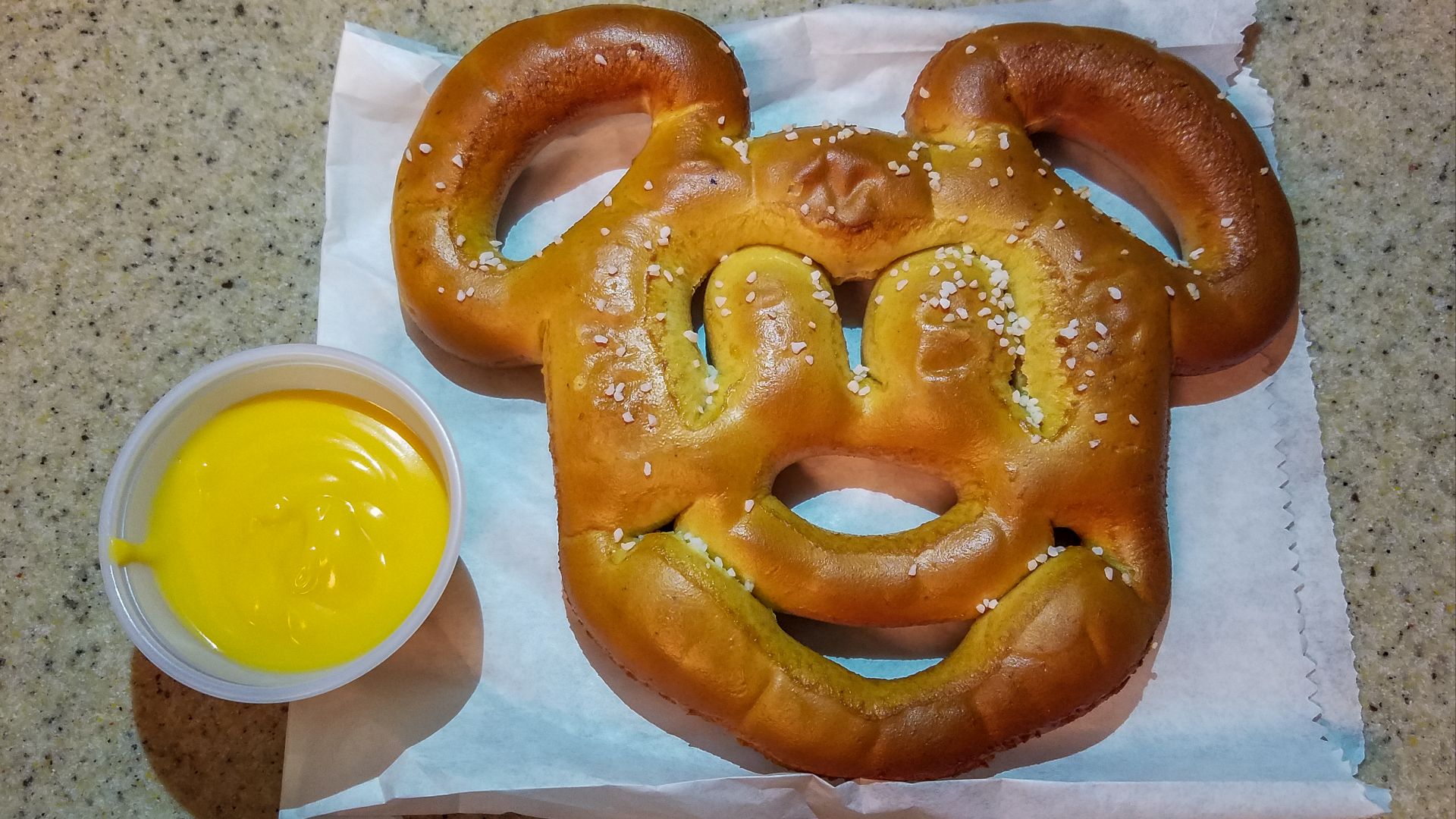 File:Mickey Pretzel + Cheese.jpg