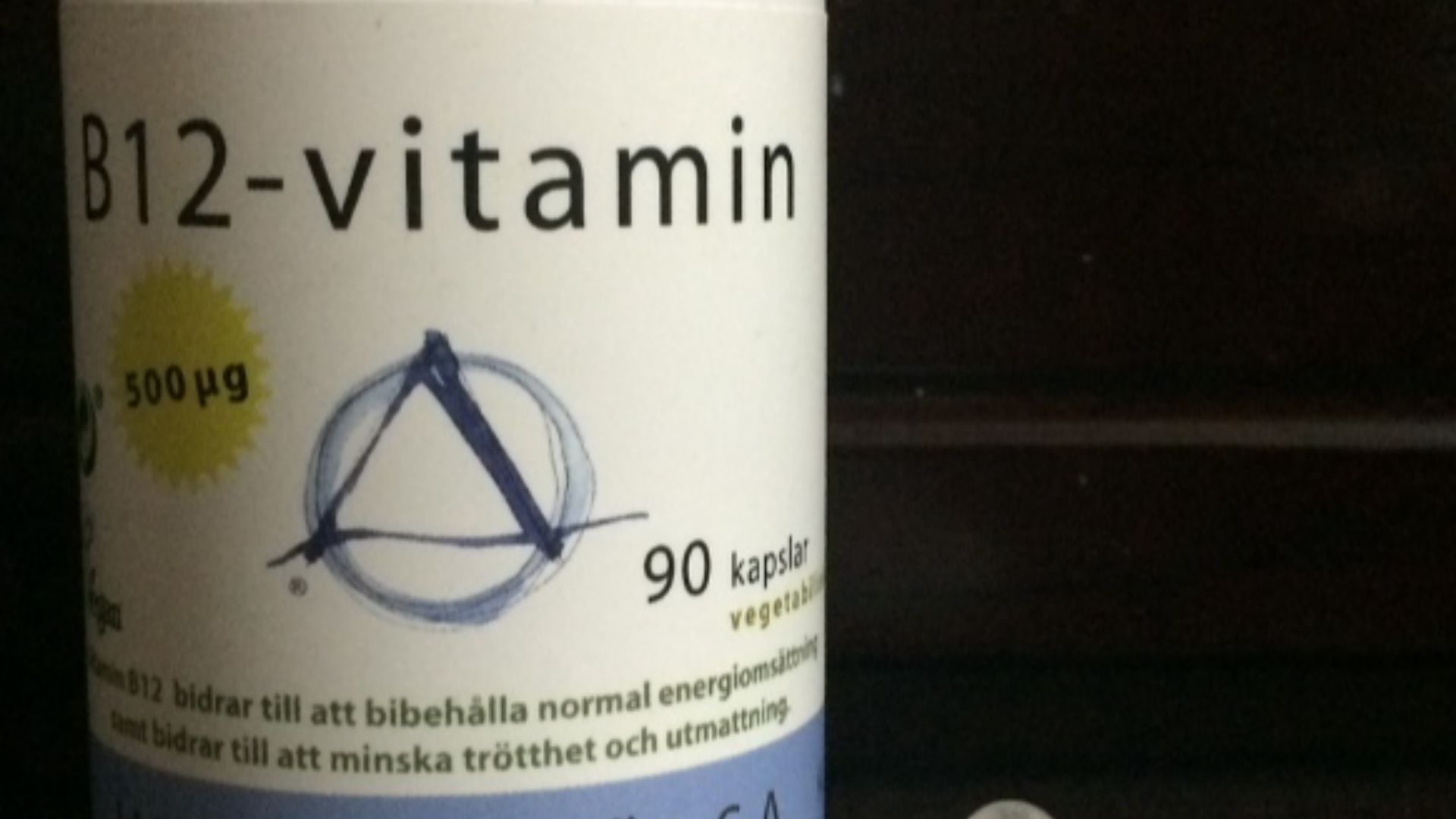 File:Vitamin B12 capsule.jpg